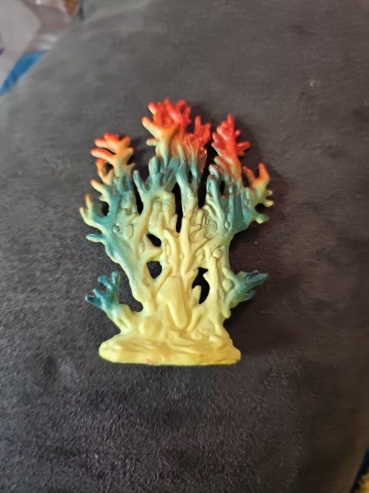 Unbranded Rubber Sea Life Plant Figure- Made In Berlin- 2.5 Inches W, 3.5 In T