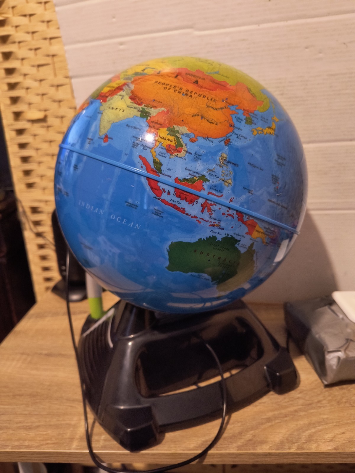 LeapFrog Magic Adventures Globe 2.8″ Video Screen BBC Videos Interactive Games