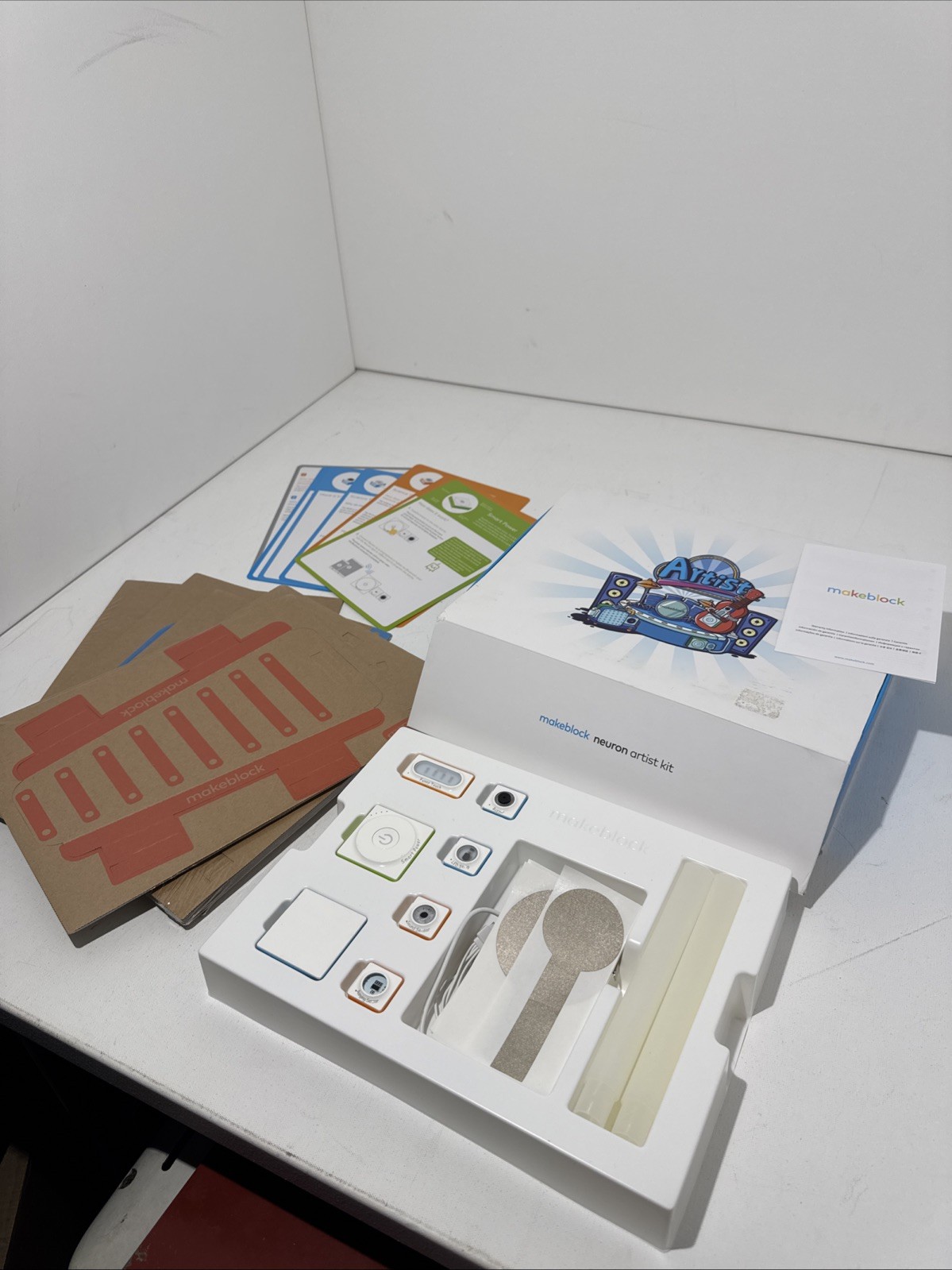 Makeblock Neuron Artist Kit Open Box