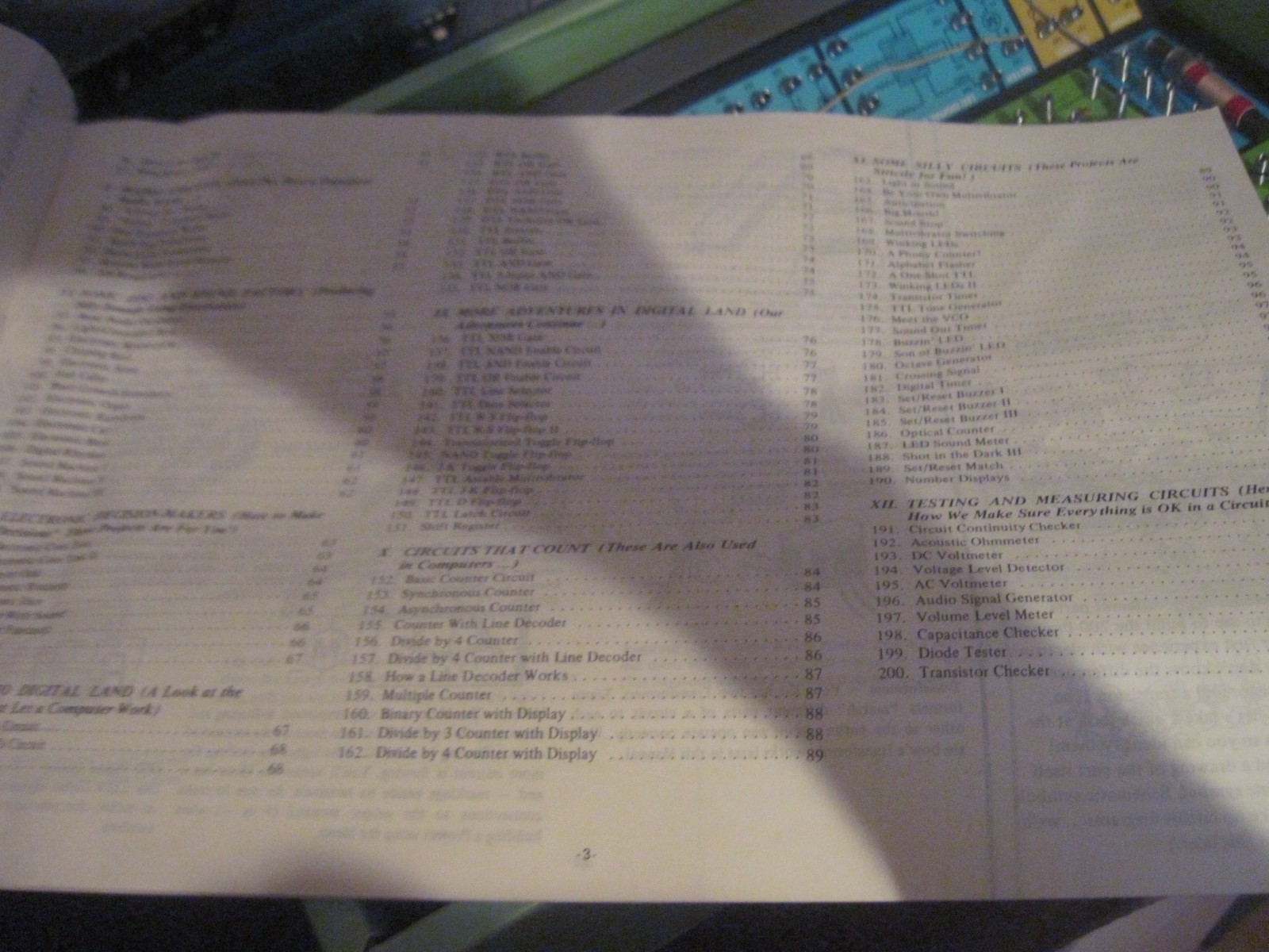 Radio Shack 200 in One Science Fair Electronic Project Lab. Cat. No. 28-265