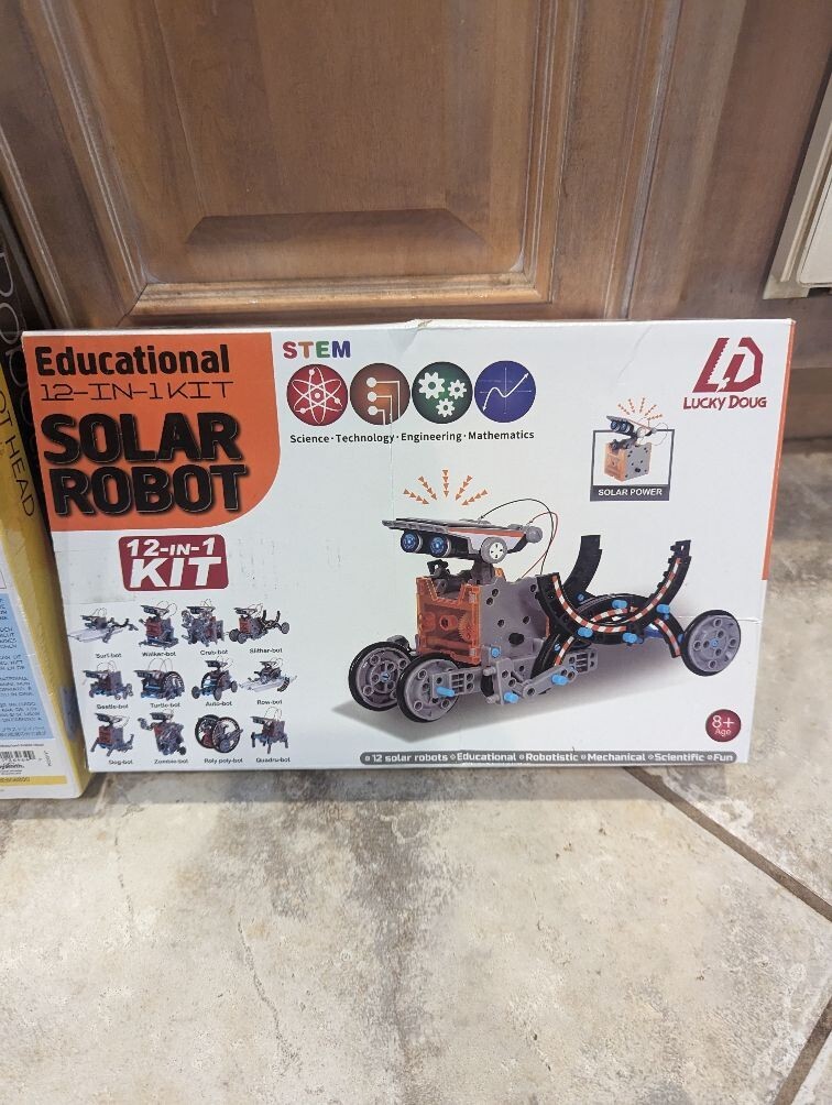KidzRobotix Motorises Robot Head & Lucky Doug 12-In-1 Stem Solar Robot Kit – New