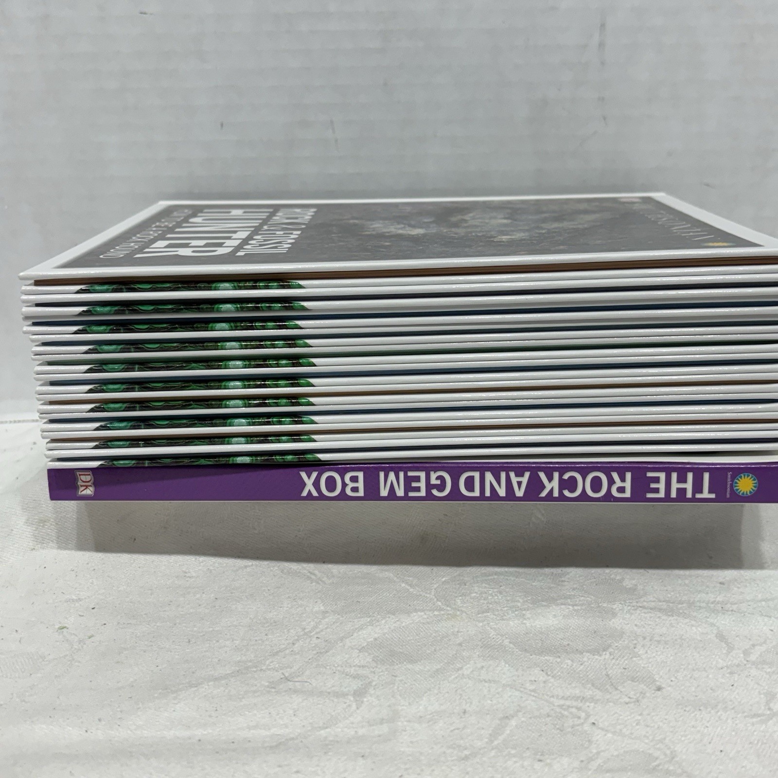 DK The Rock And Gem Box Smithsonian: 10 Hardcover Books & LED Keychain