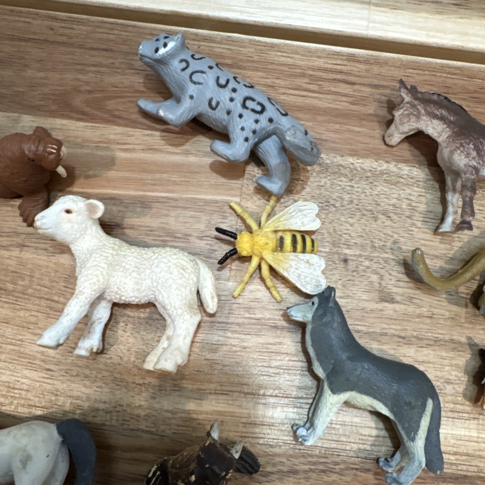 Mixed Lot Small Plastic Zoo Safari Jungle Animal Toy Figures 22-pieces