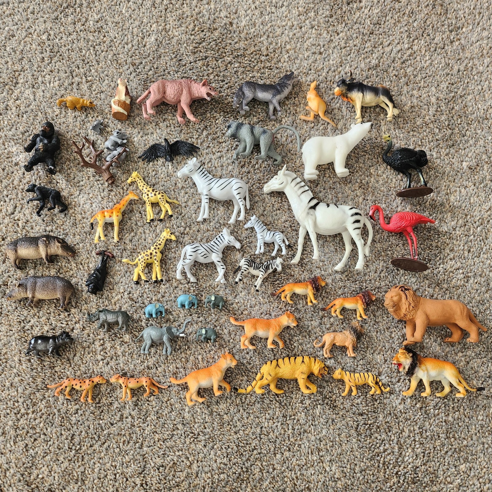 Lot Of 45 Small Plastic Zoo Animals Zebra Giraffe Lion Elephants +