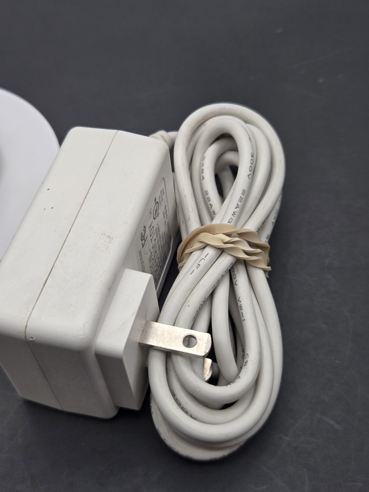Tonies Toniebox Charger Output: 9.0V ~ 1.5A input: 120V-60Hz (DYS819-090150W-1)