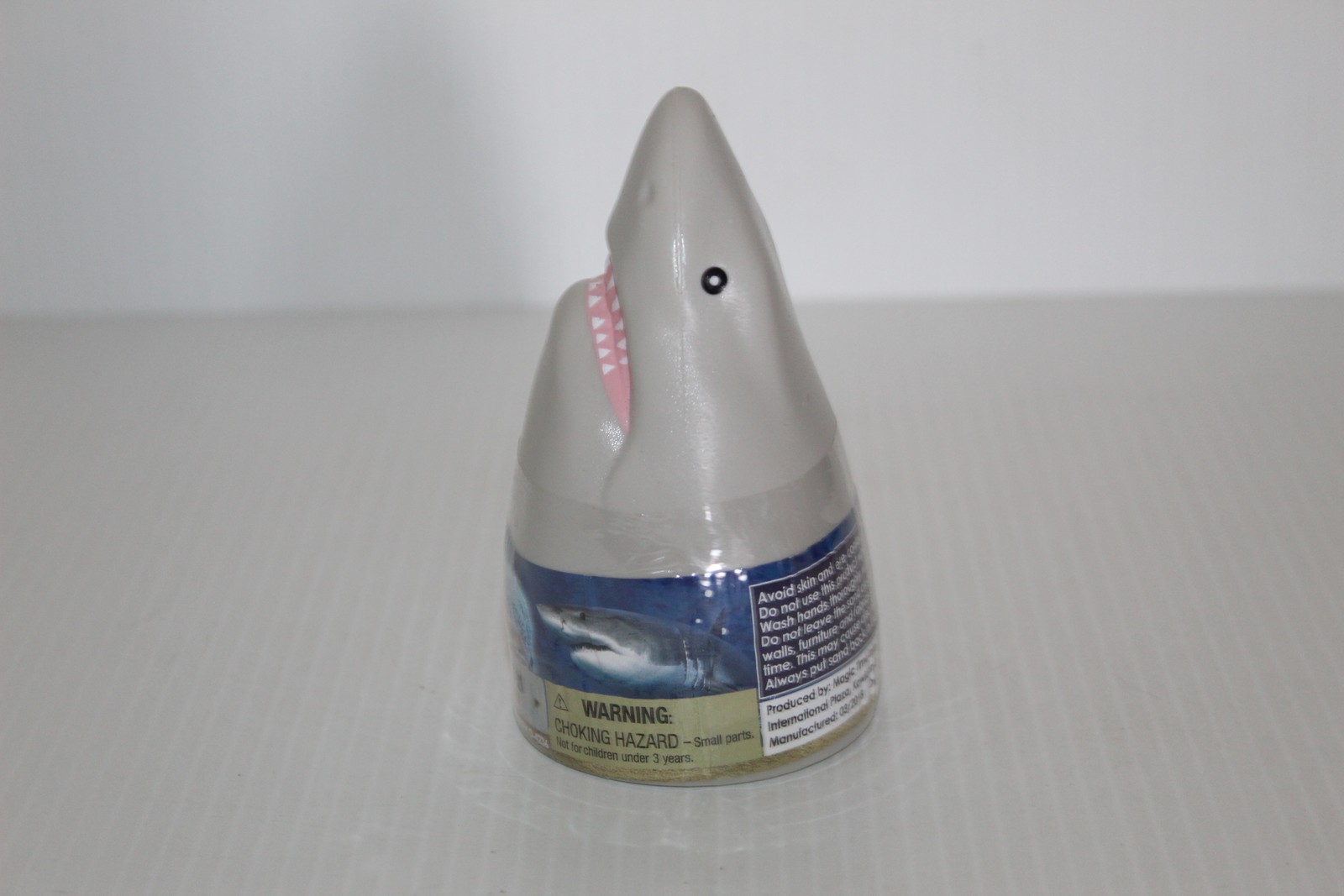 Discovery Shark Week Shark Sand Amazing Sand Kit Gray Shark Container 4oz NEW