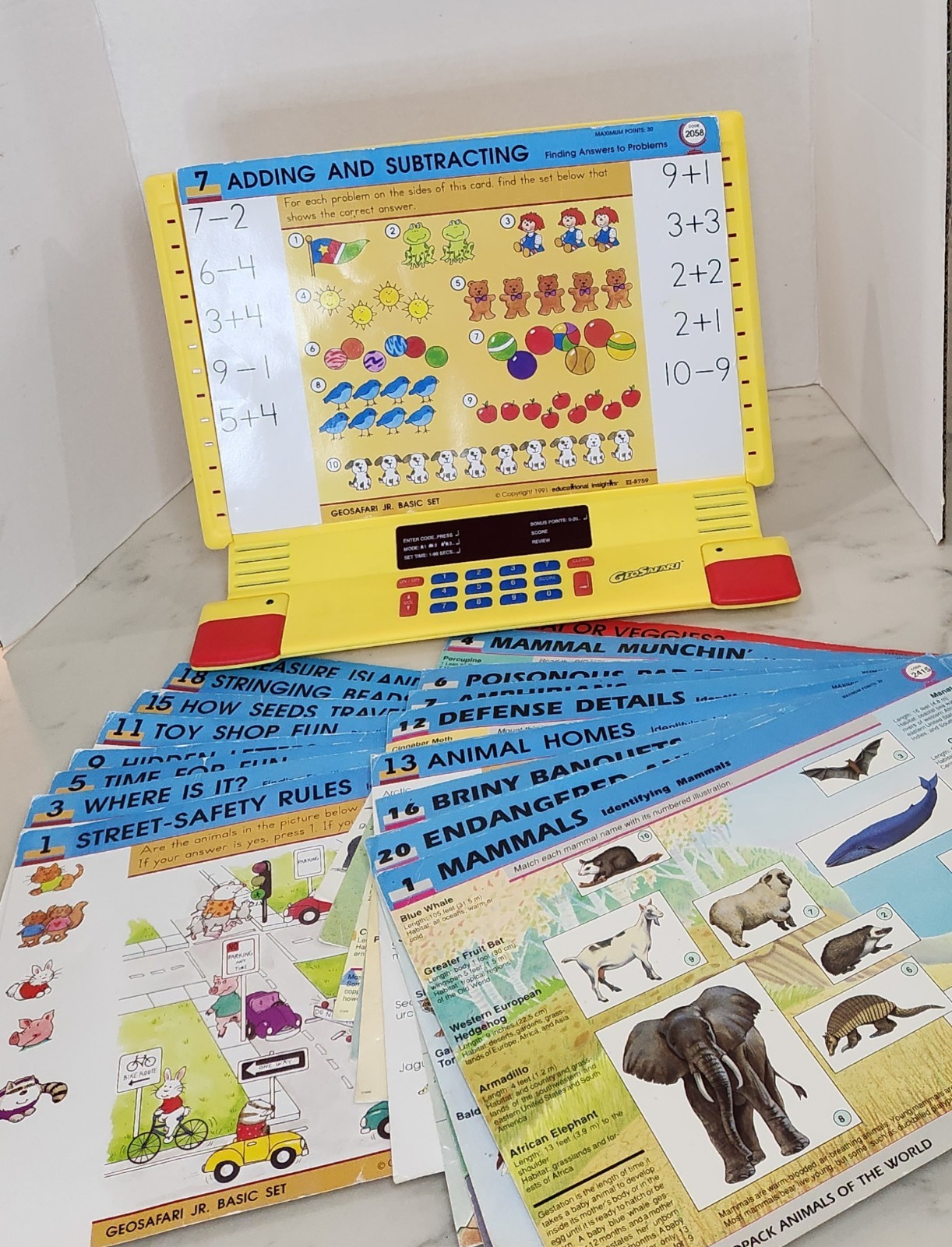 GeoSafari Jr. EI-8855 Electronic Learning Game Unit w/ 21 Cards Tested