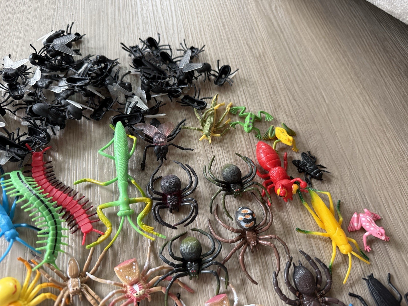 Giant Lot Of Rubber Plastic Insects Bugs Toy Figures Spider Beetle Lizards Flies