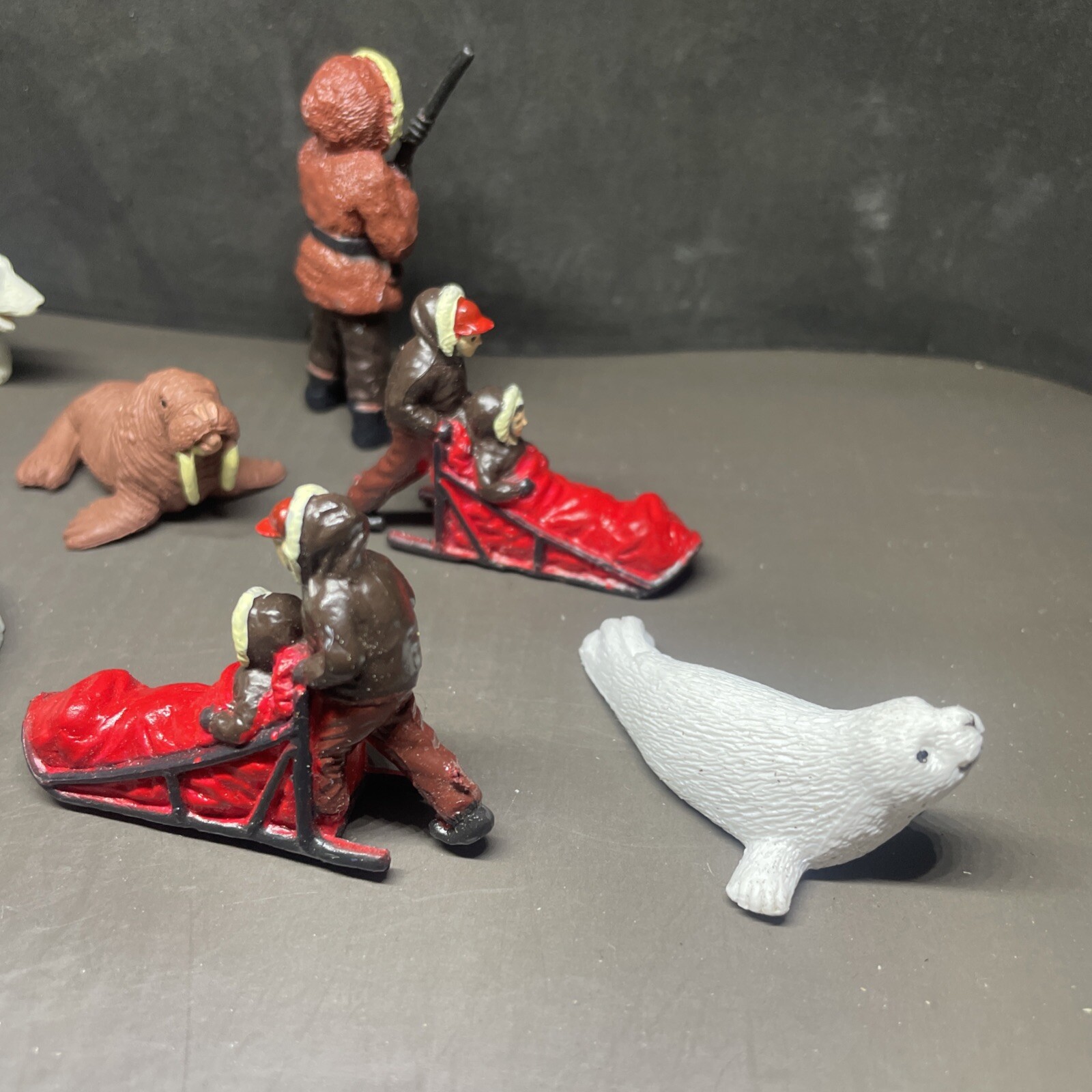 Safari Good luck minis Arctic Fun Pack – bobsled RARE w igloo