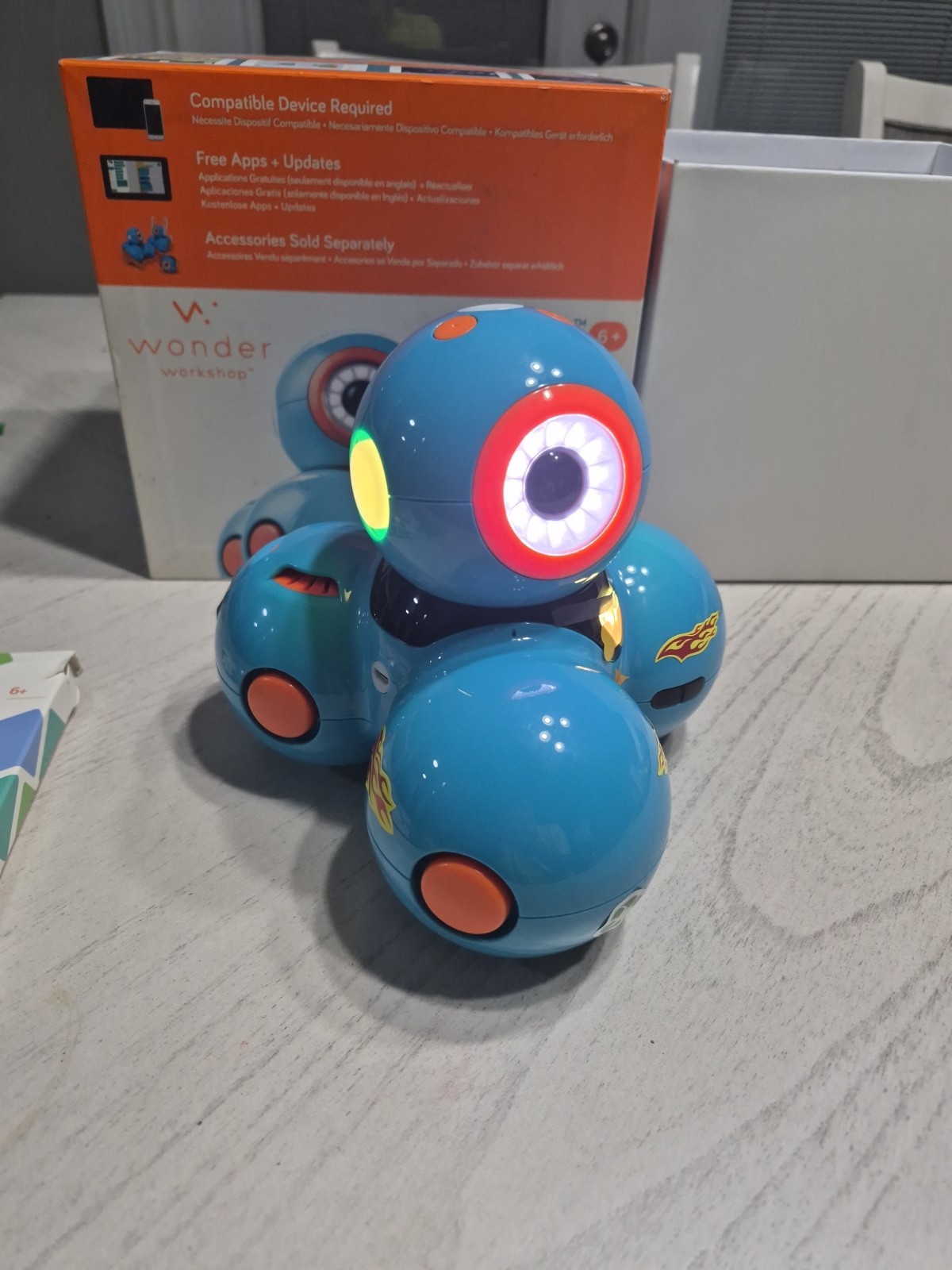 Wonder Workshop Dash Smart Robot For Curious Minds Model Coding Toy With Cards