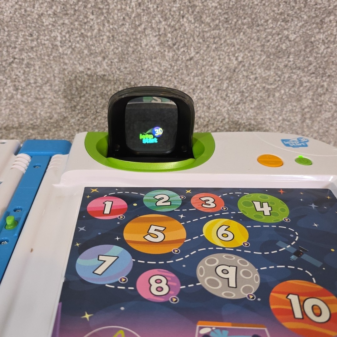 LeapFrog Leap Start 3D Interactive Learning System Includes 2 Book- Tested