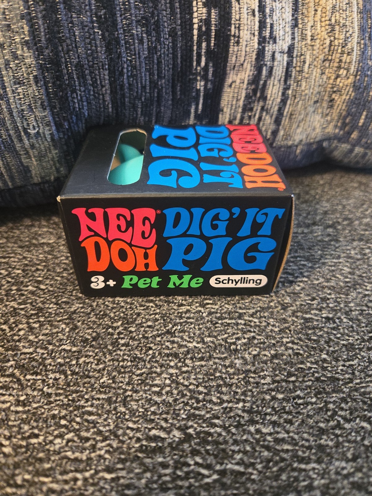 VERY RARE!! Authentic Needoh DIG IT PIG Teal Brand New In box Made by Schylling