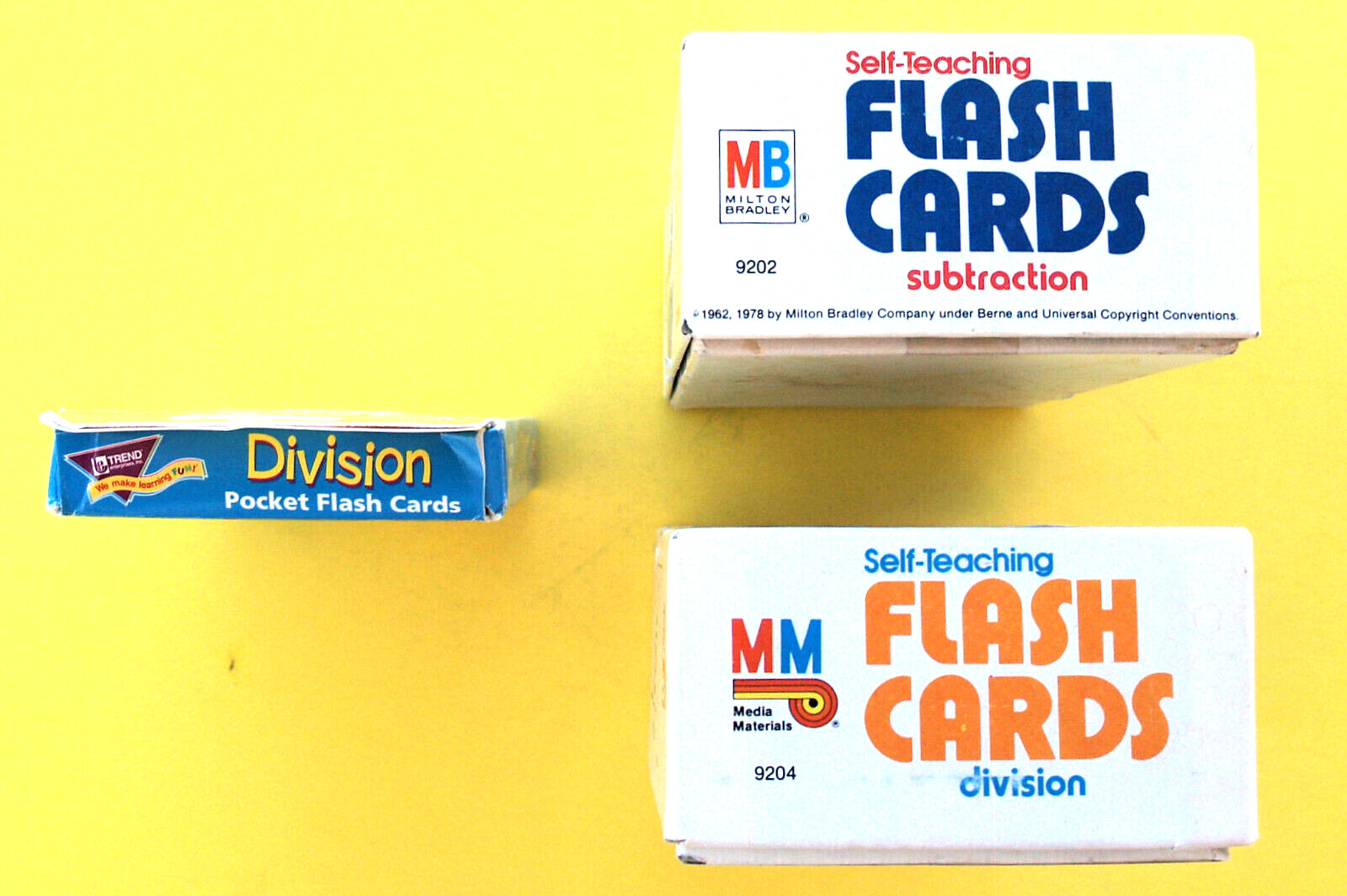 3 MATH FLASH CARDS—SUBTRACT + DIVISION—BASIC FACTS—COLORFUL—STORAGE BOXES