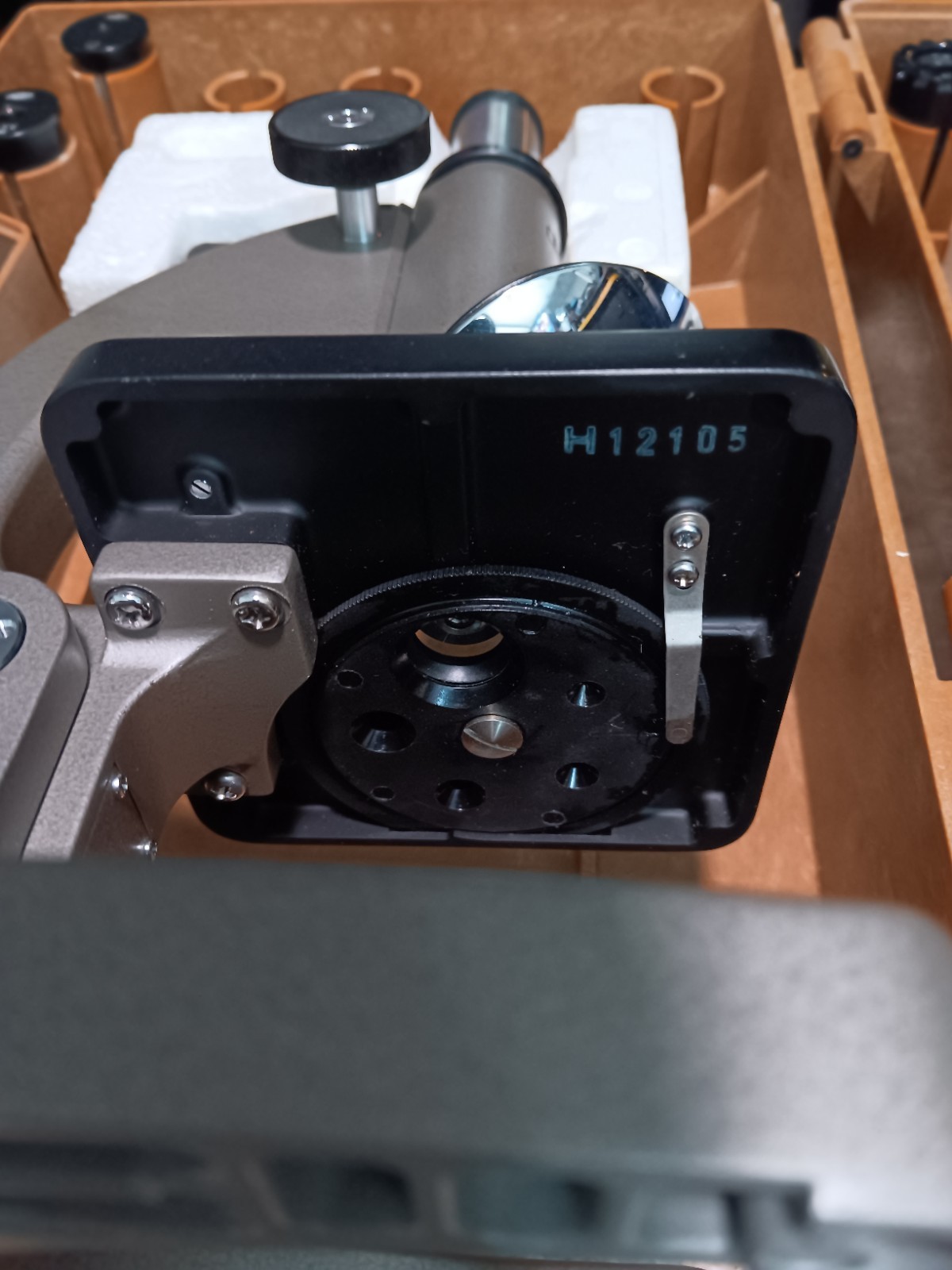 Vintage Olympus Tokyo B7133 Microscope With 7x And P15x