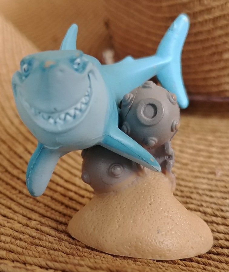 Evil grin 2.5 inch Great White Jaws with Mine Plastic Shark Attack Toy USED