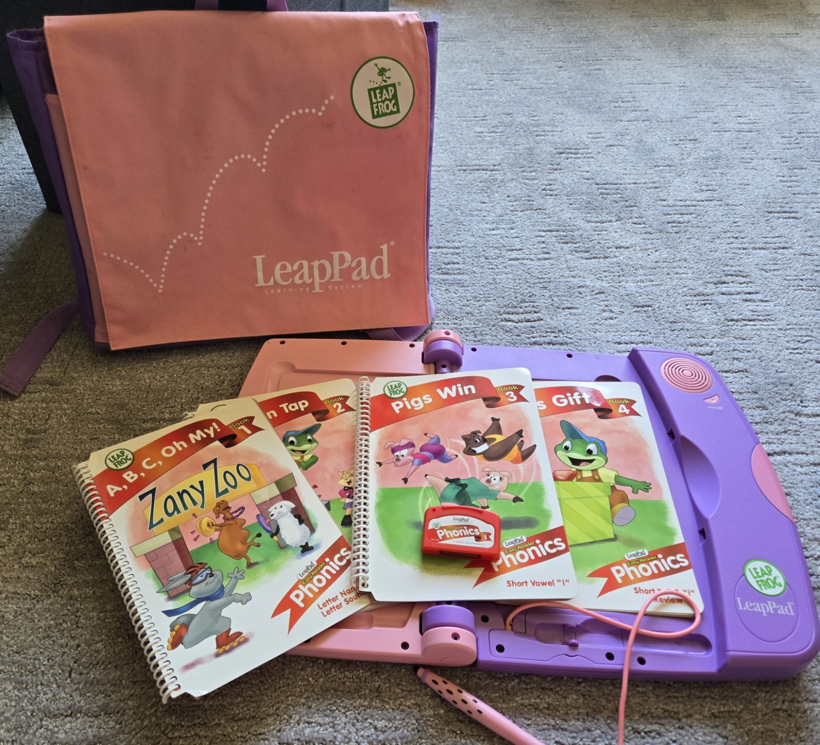 Leapfrog LeapPad Learning 2001 System W/Carry Bag Plus Five Books With Cartridge