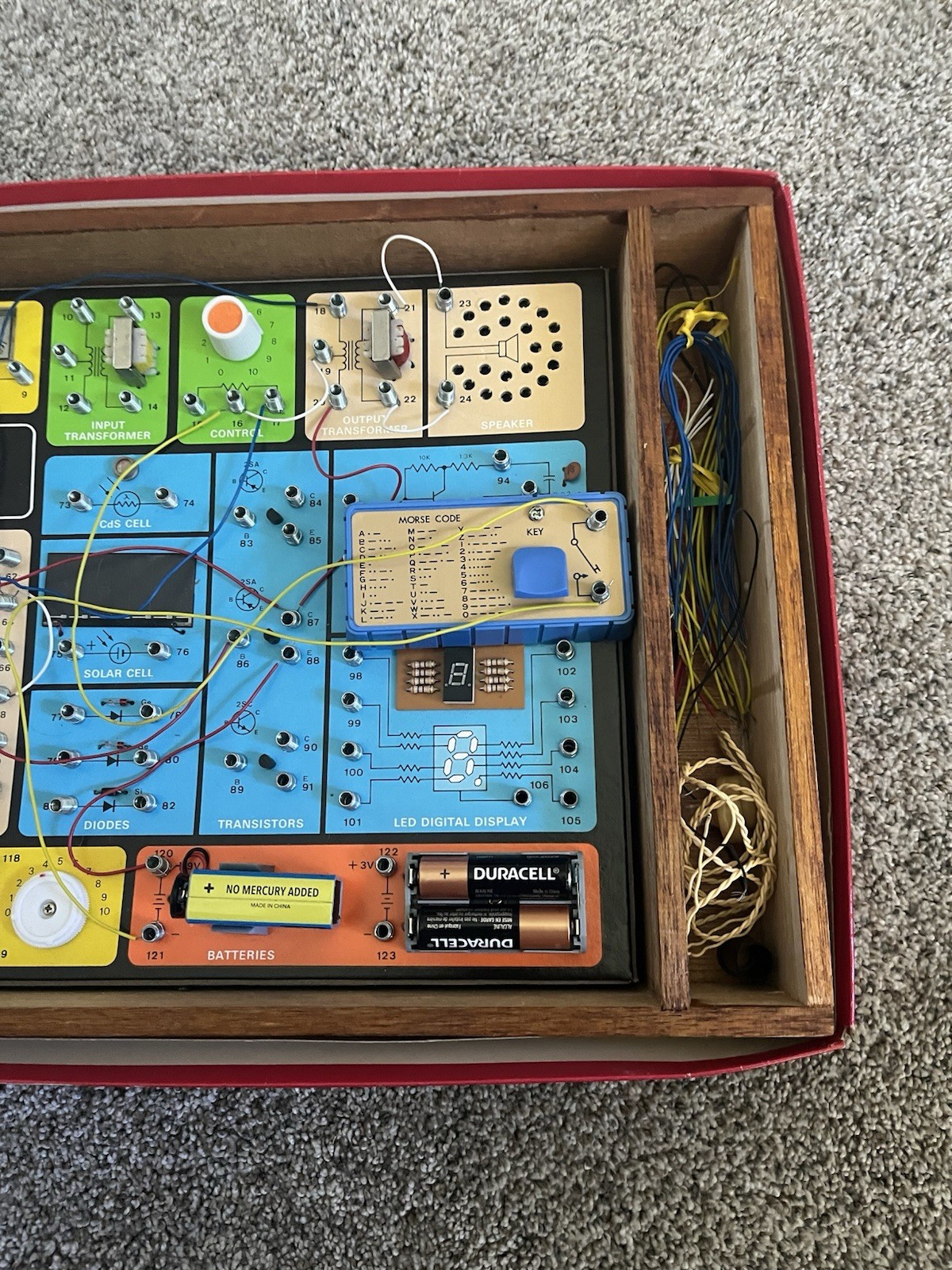 Vintage Science Fair 160 in One Electronic Project Kit-Radio Shack 1982