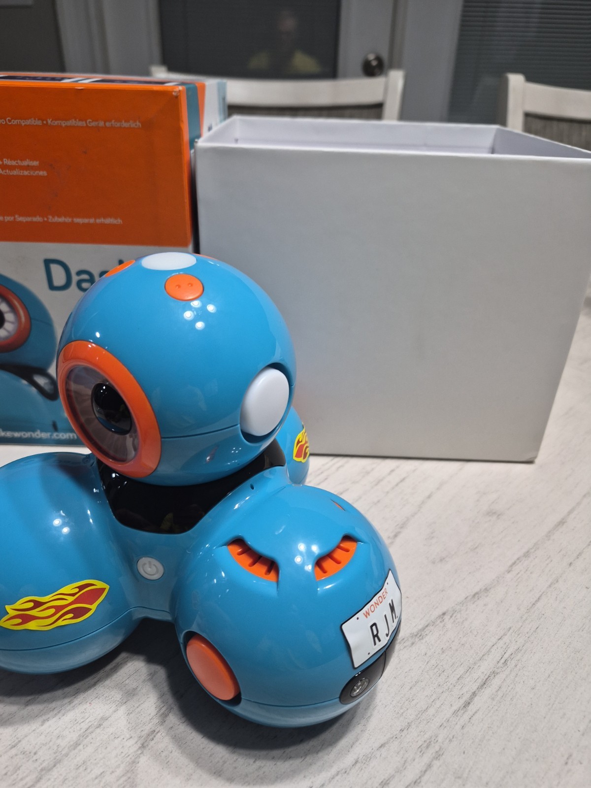 Wonder Workshop Dash Smart Robot For Curious Minds Model Coding Toy With Cards