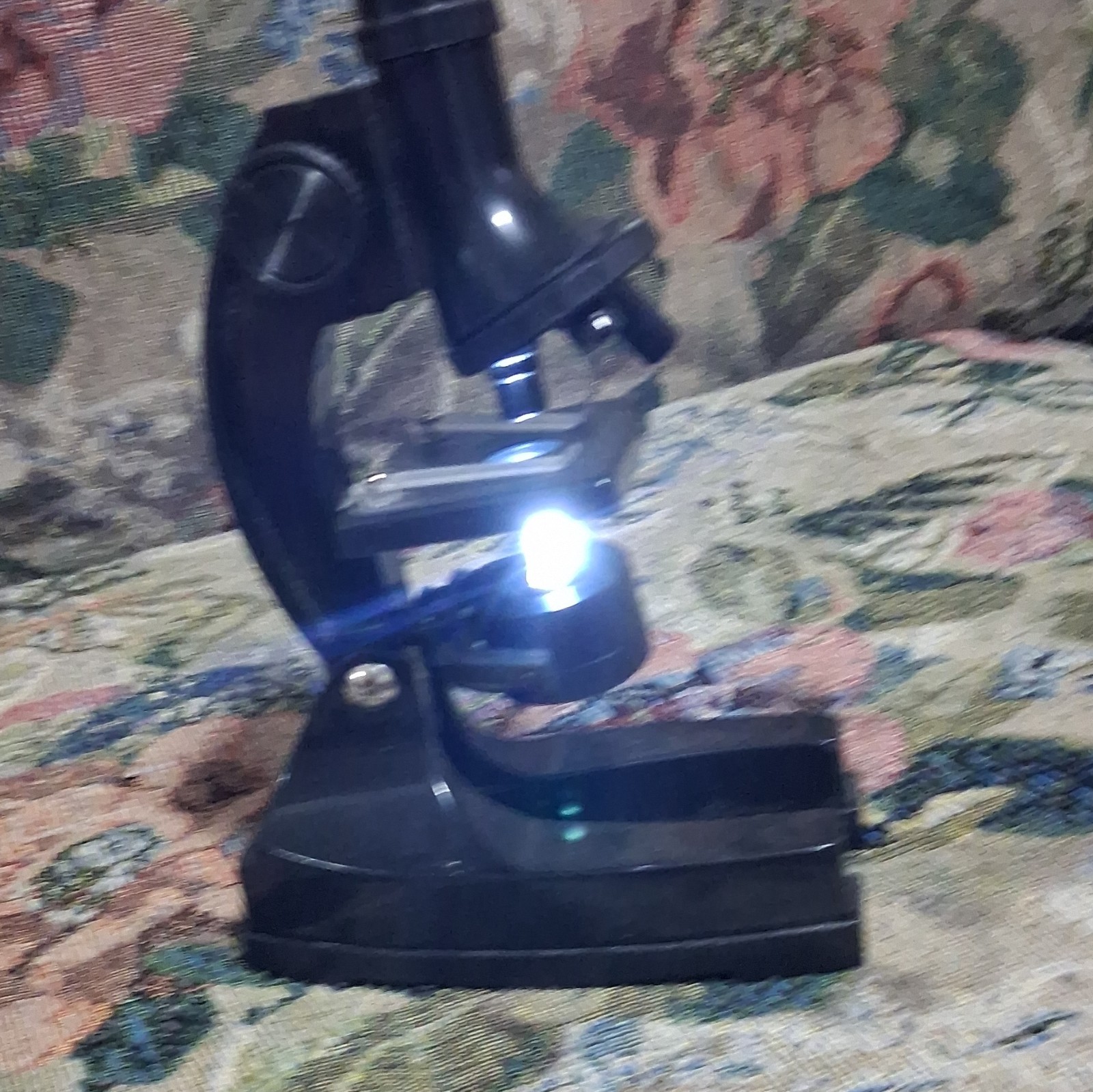 Smithsonian Educational Starter Microscope Science Toy, Black, Ages 8-11