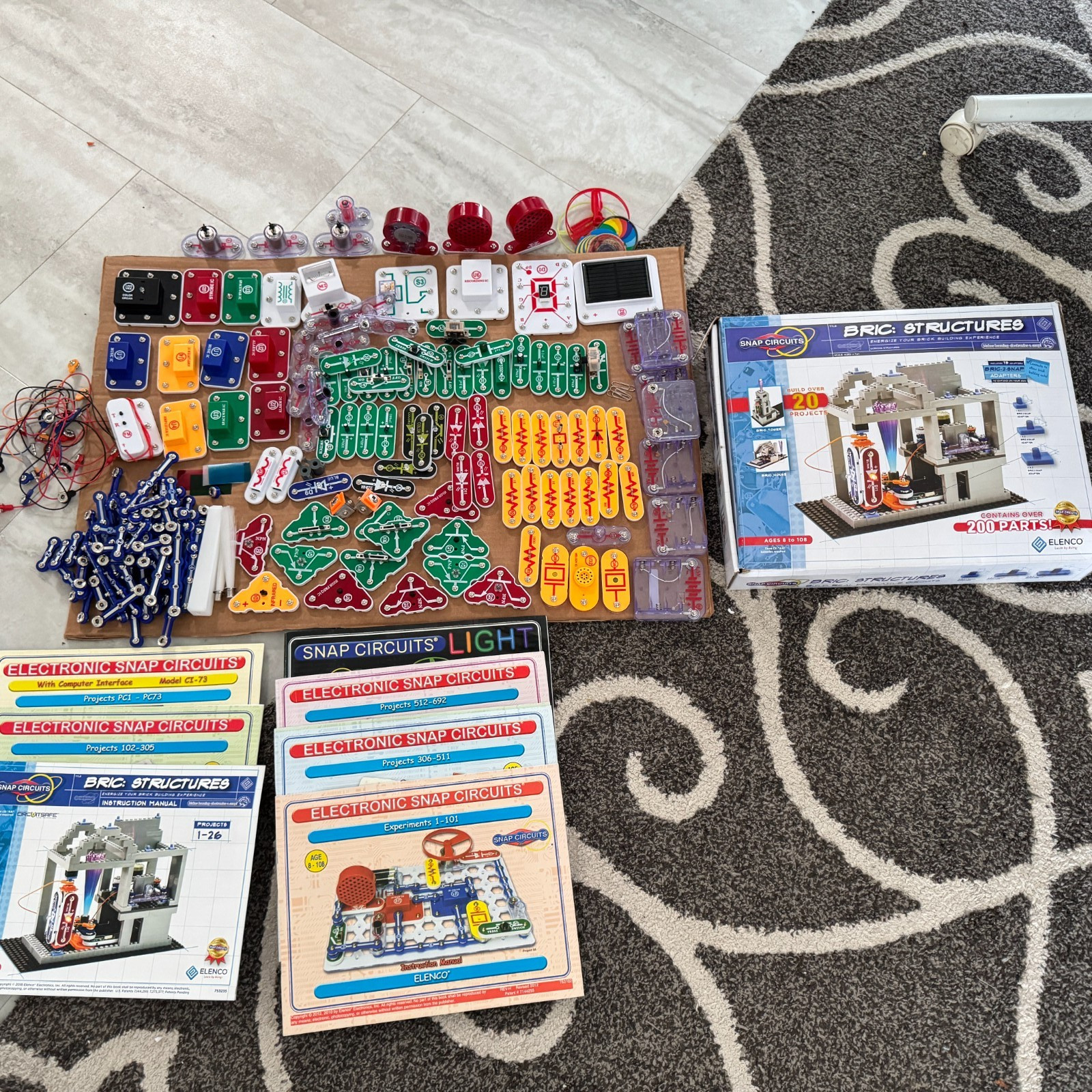 Snap Circuits Elenco Lot of Several Kits With Manuals
