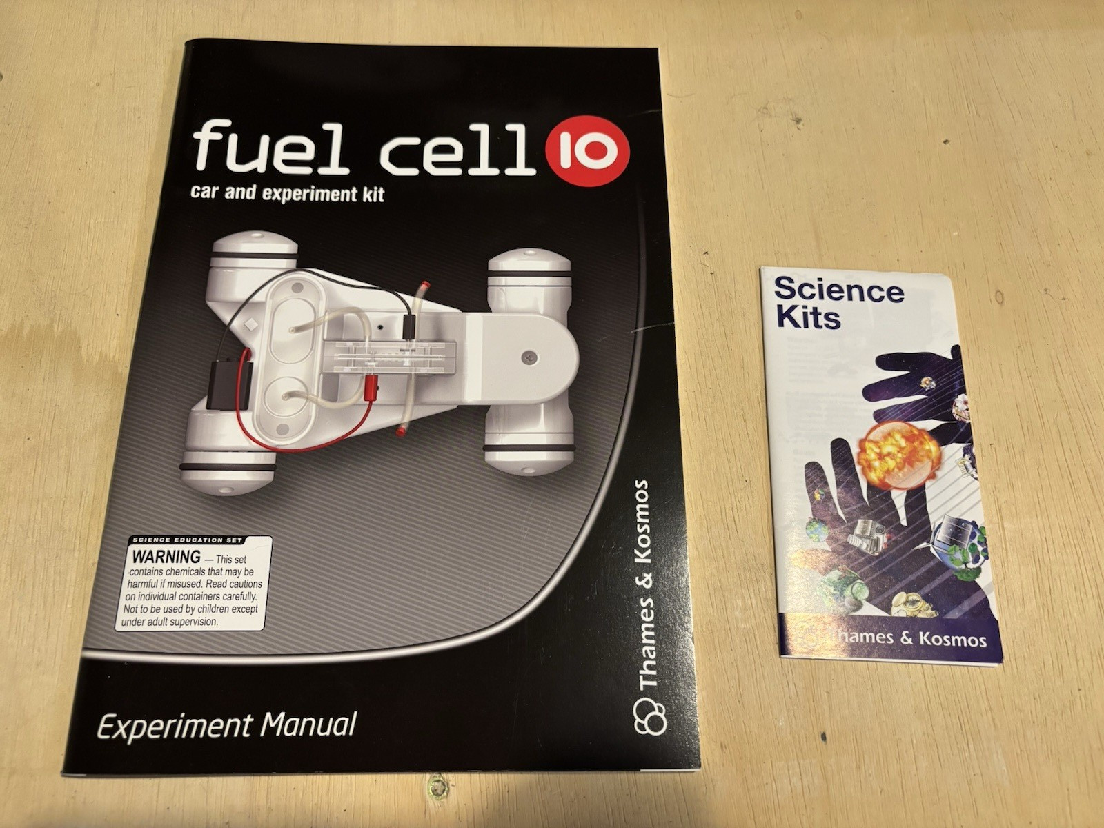 Thames & Kosmos Fuel Cell 10 Car And Experiment Kit – Box open, INNER KIT SEALED