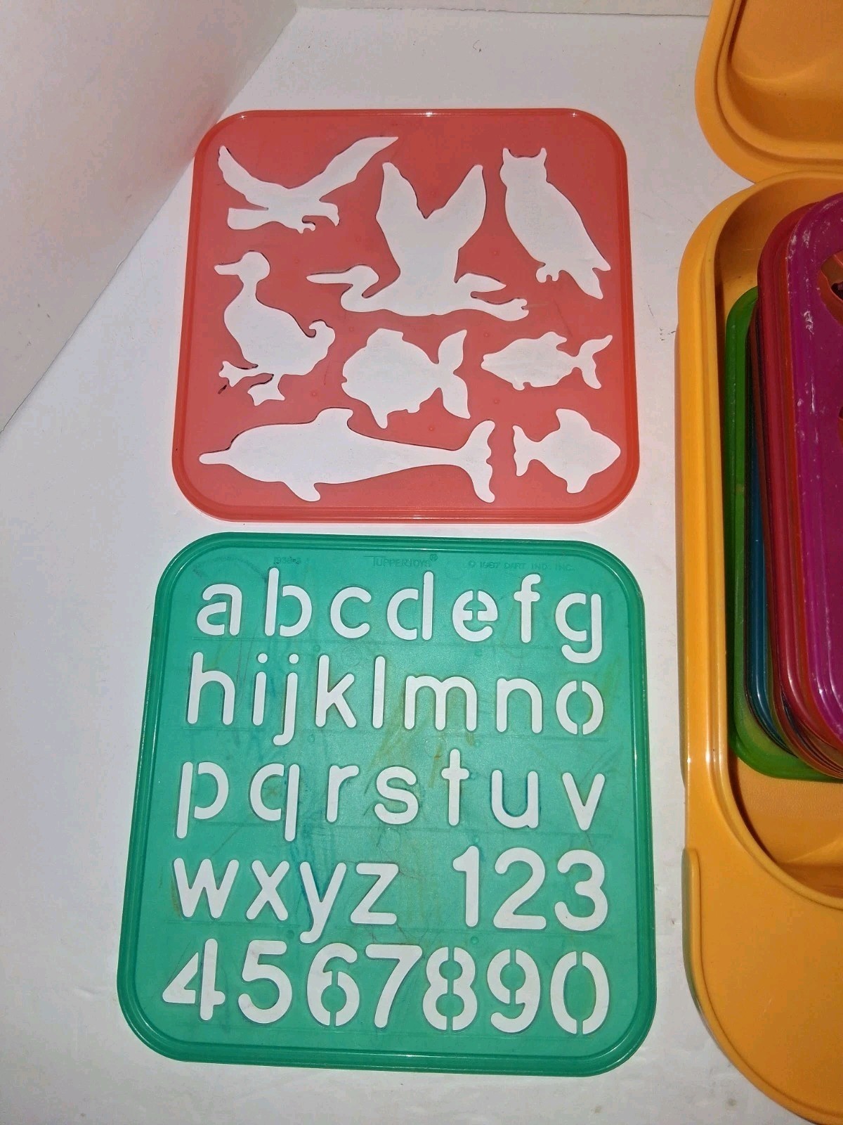 Vtg Tupperware Alphabet Carry Case 20 Stencil Lot Yellow ABC Pencil Lunch Box