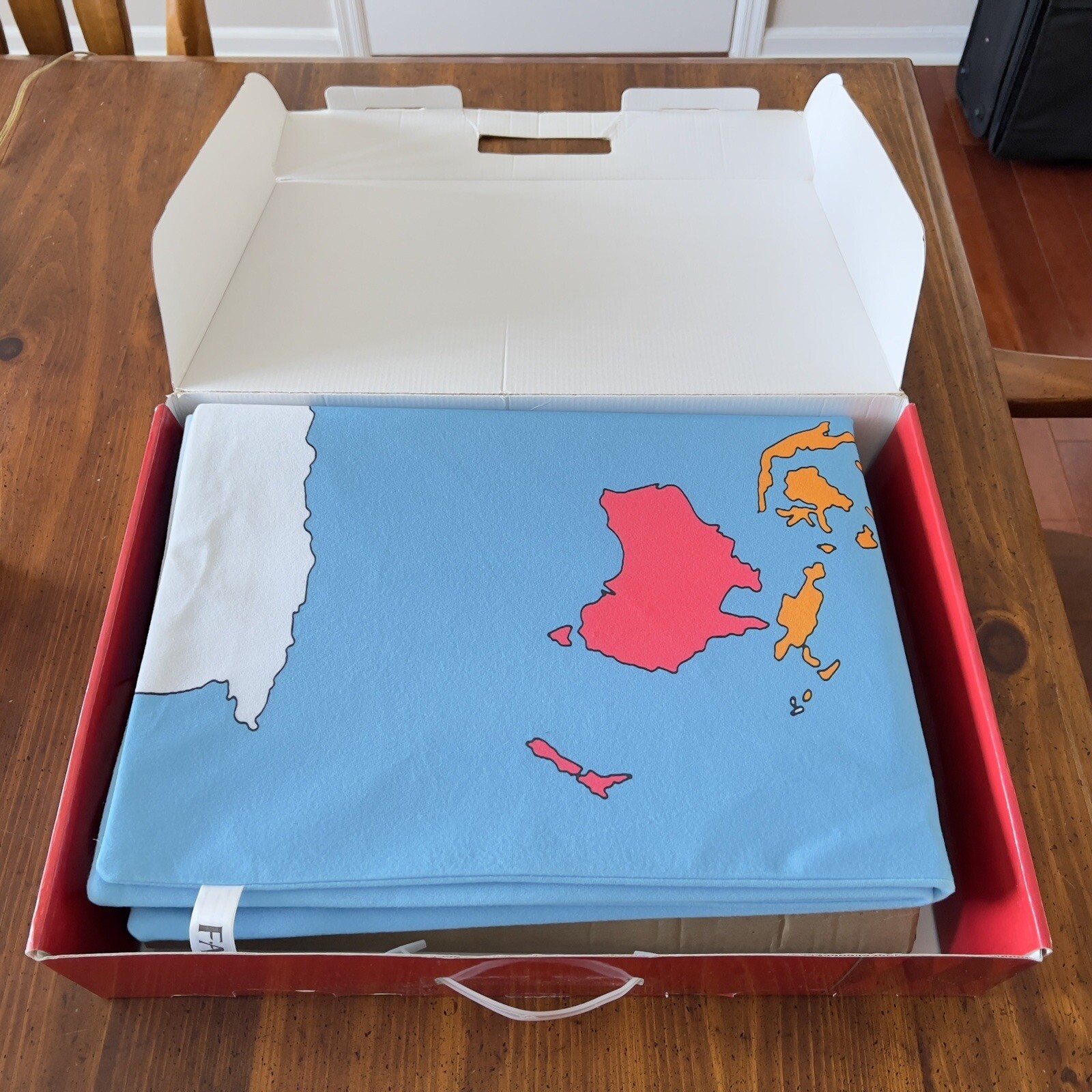 FAO Schwarz 52″ Big World Map Hanging Play Map 60 Removable Pcs Complete in Box