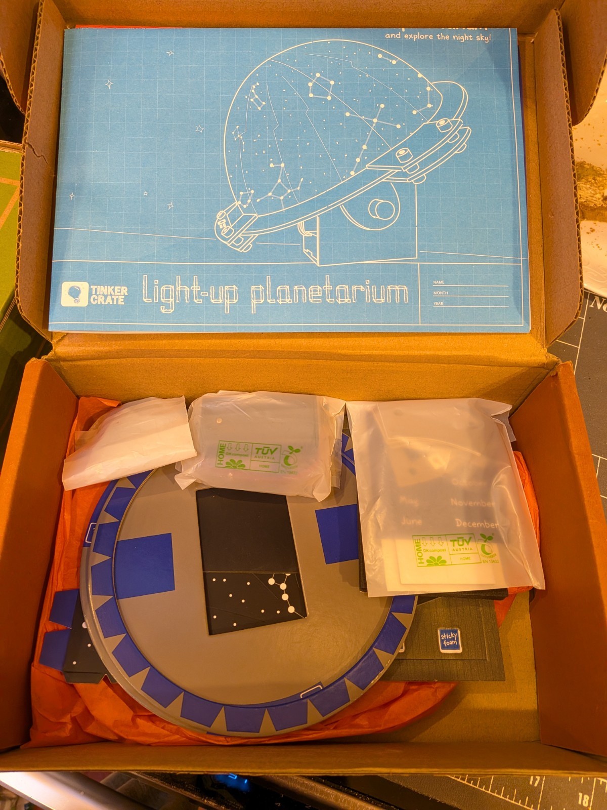 KiwiCo Tinker Crate Make Your Own LIGHT-UP PLANETARIUM Stem Kit New Star 9-14
