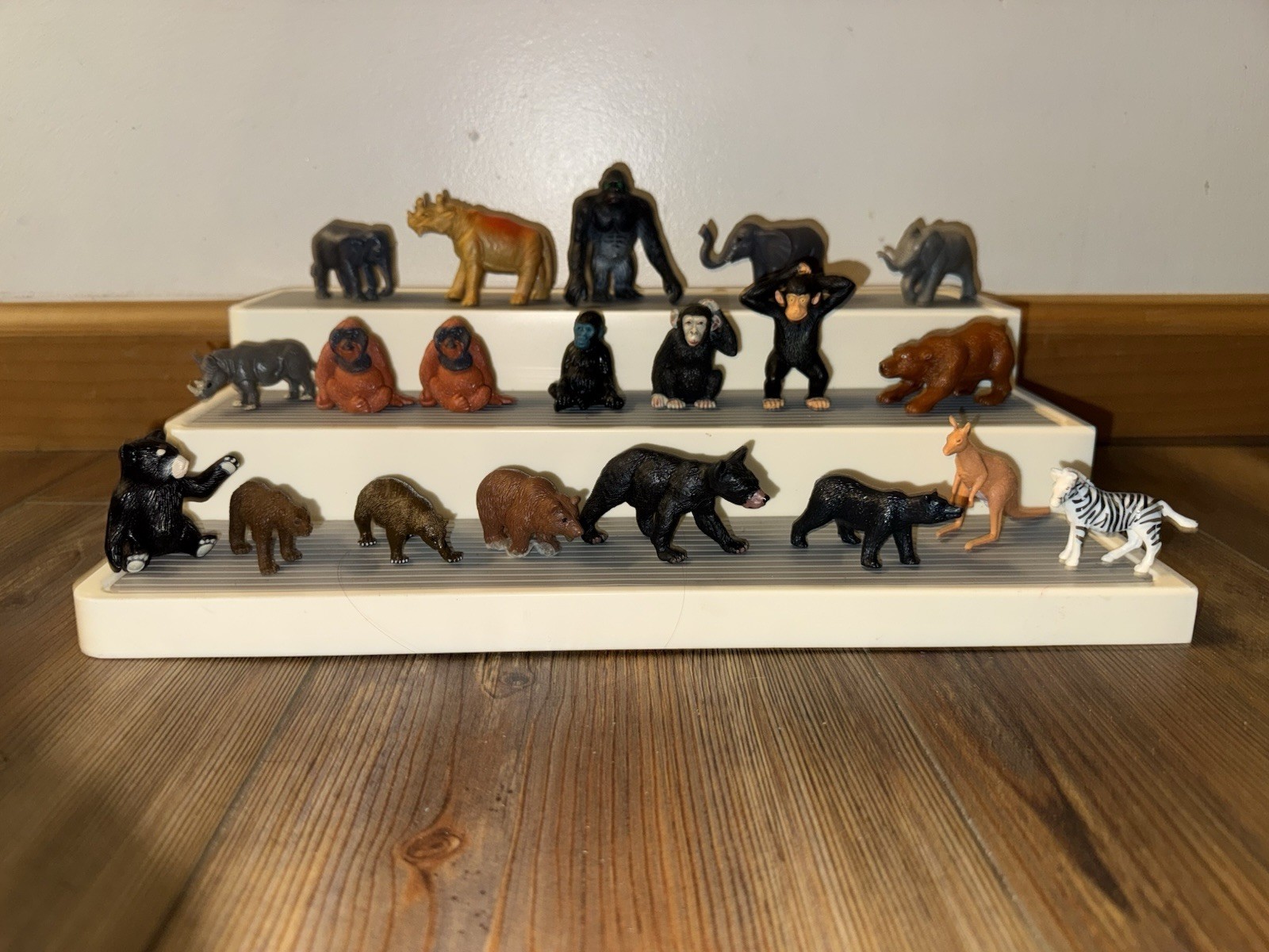 Small Animal Figure Mixed Lot of 20 Figures Jungle Safari zoo Bear Gorilla