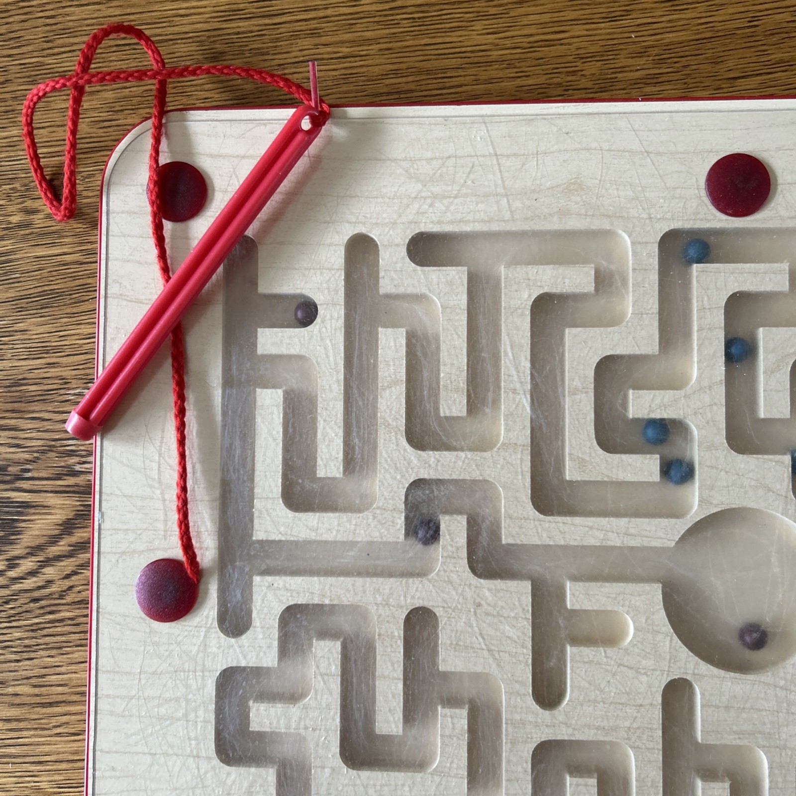 Magnet Express Magnetic Maze Red and Blue Wands 12×15″ Made in USA by Anatex