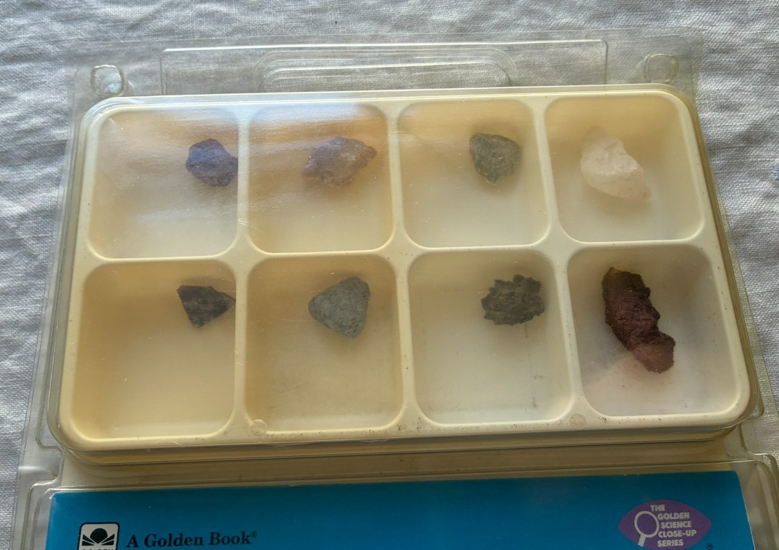 VINTAGE GOLDEN BOOK SCIENCE CLOSE-UP MINERALS W/ SPECIMEN KIT UNUSED 1995