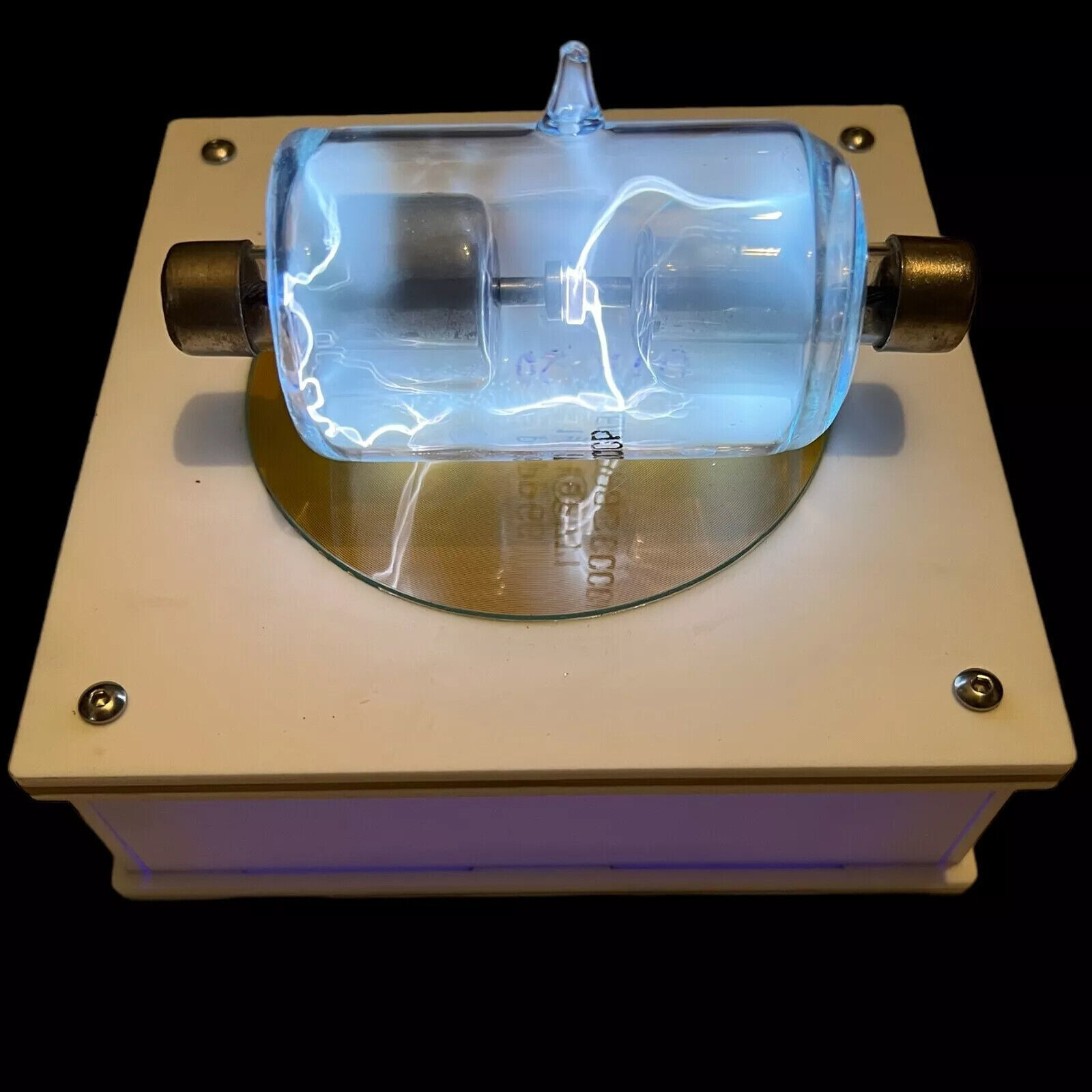 Flat powerful tesla coil and compact for gas-discharge tubes and bulbs 110V/220V