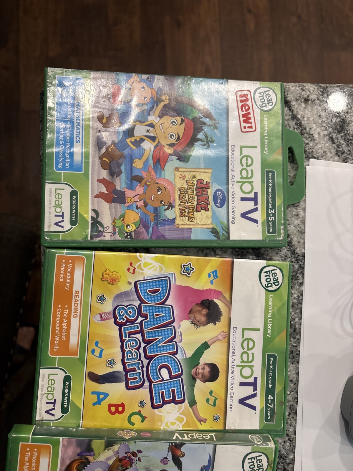 Leap Frog LeapTV Educational Video Gaming Console w/ Camera 6 Games Remotes