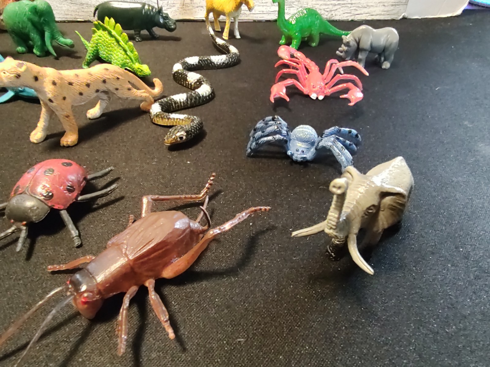 Lot of 21 various small plastic animals made in china