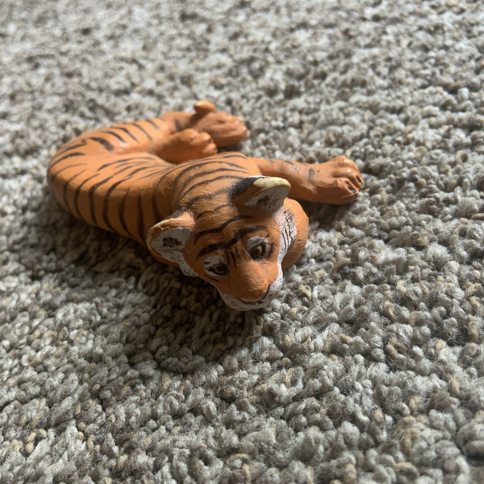 W.A.I. Wildlife Artists Tiger Laying Down Plastic Toy Figure vintage 1985