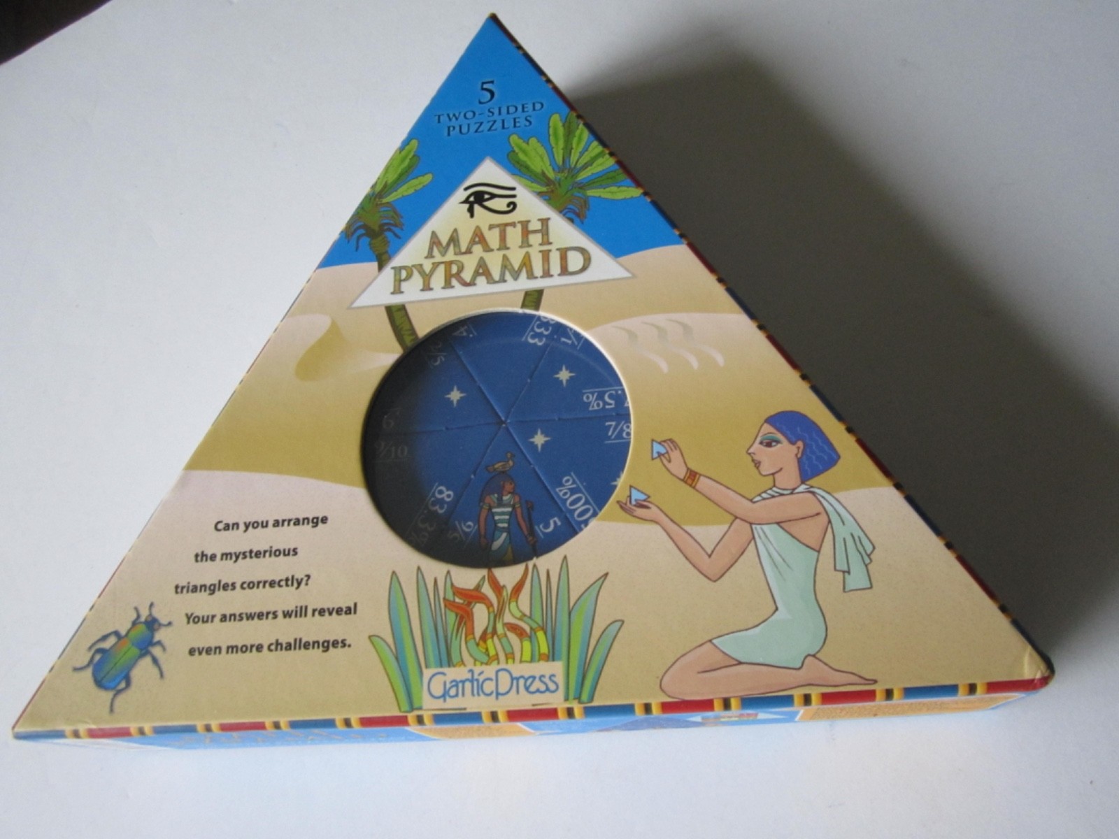 NEW MATH PYRAMID – 5 2-SIDED PUZZLES IN TRAY – GARLIC PRESS