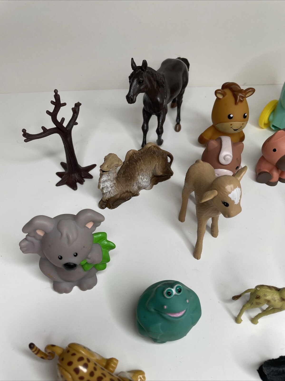 32 Lot Miniature Toy Plastic Animal Figures Mixed Sizes/Styles -Lions, Horses