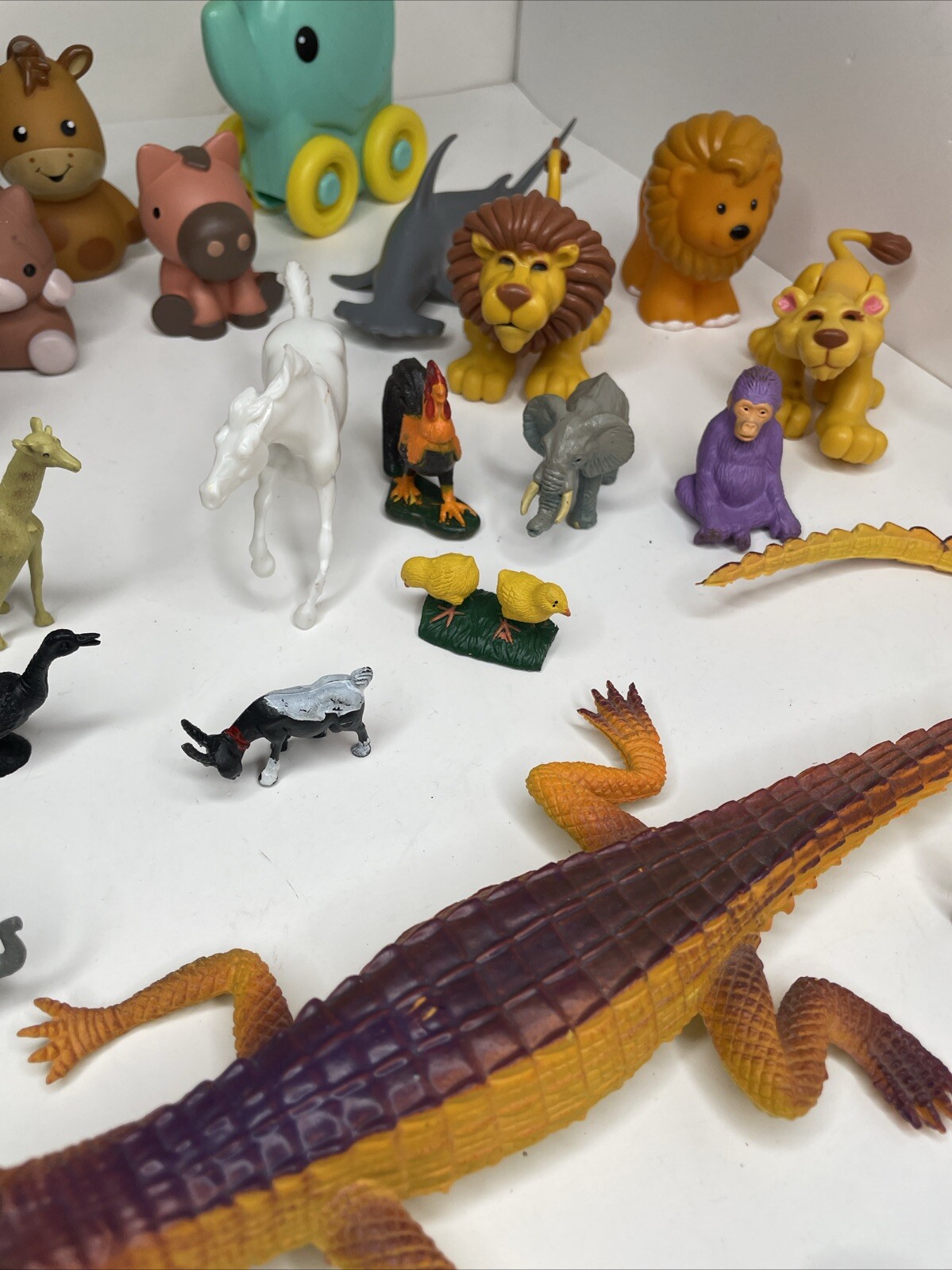 32 Lot Miniature Toy Plastic Animal Figures Mixed Sizes/Styles -Lions, Horses