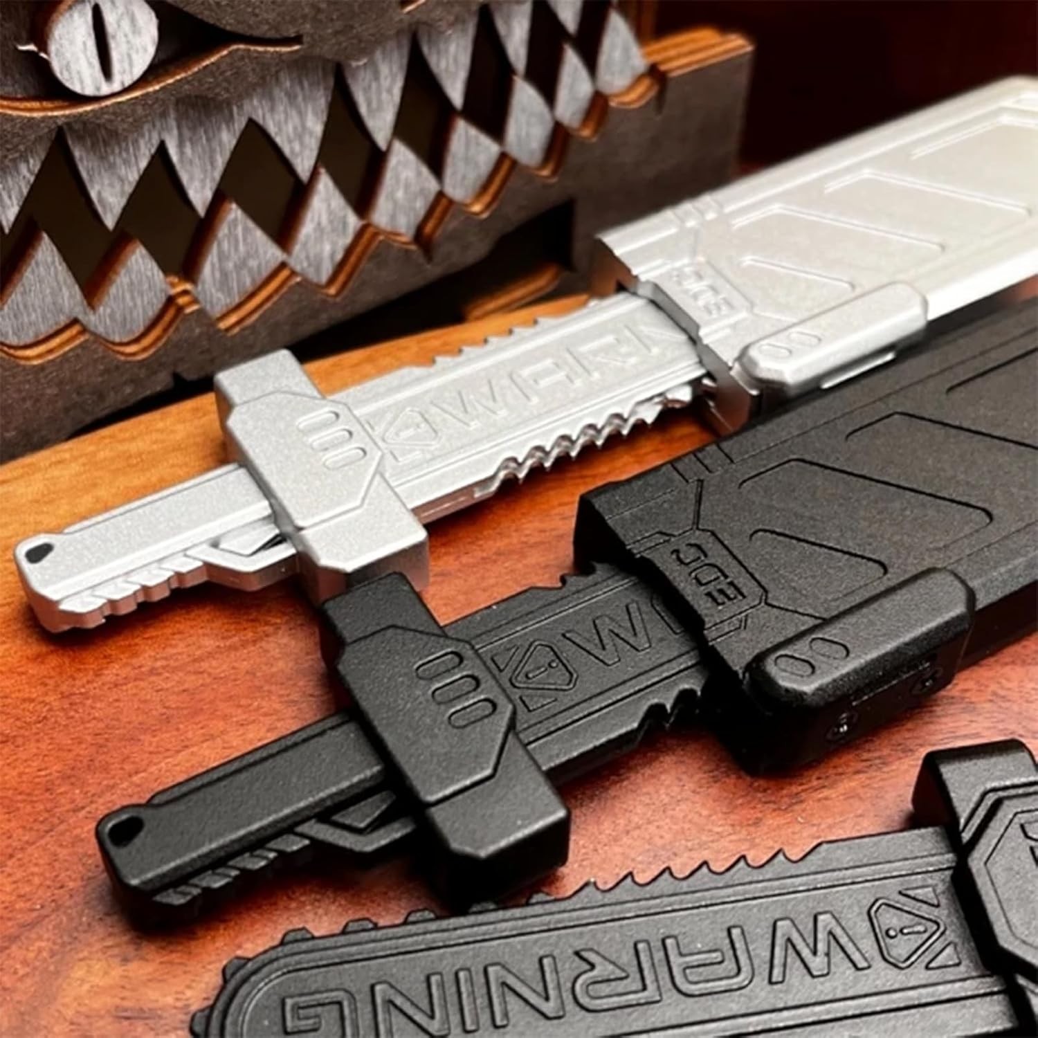 Novel Modern Gift-Worthy Anxiety-Reducing Quiet Retractable Saw Sword Fidget Toy