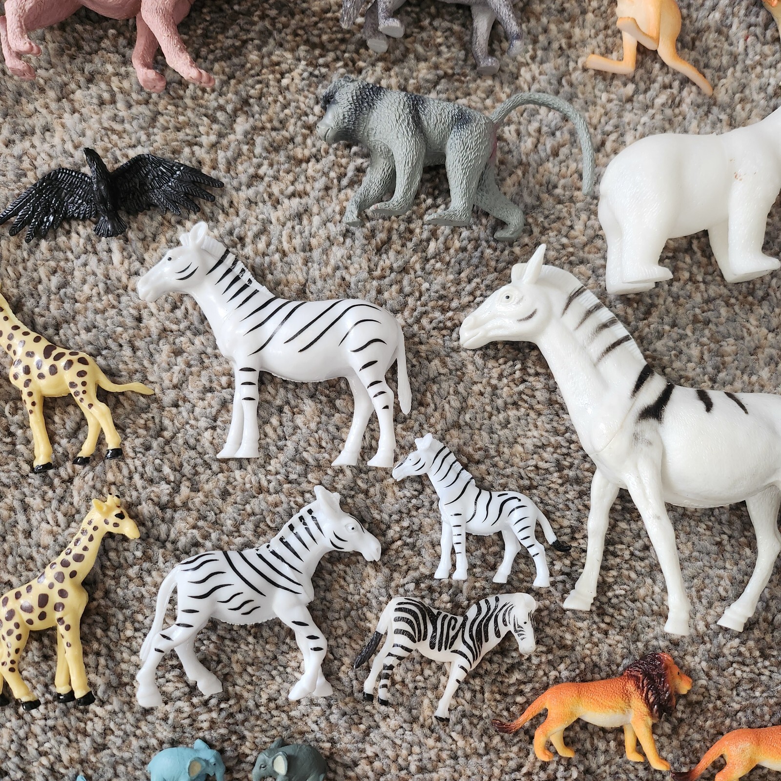 Lot Of 45 Small Plastic Zoo Animals Zebra Giraffe Lion Elephants +