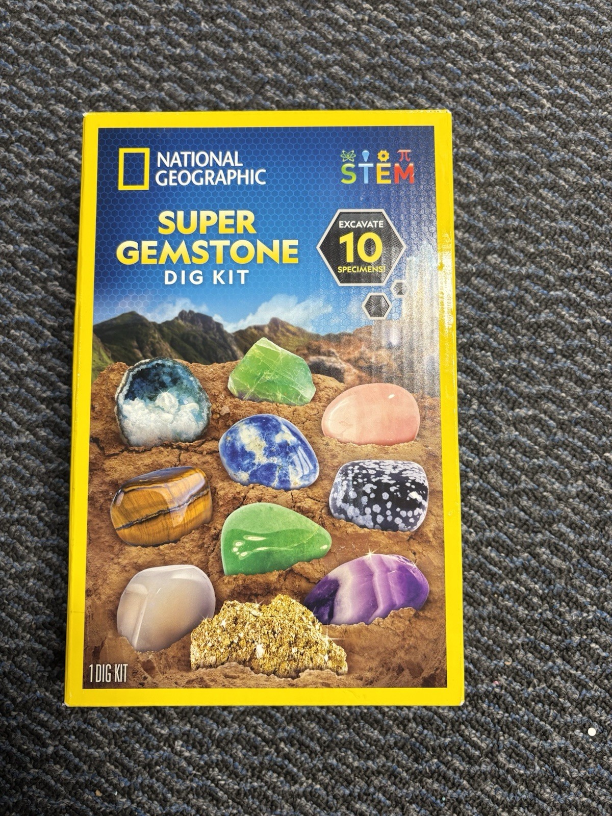 National Geographic Super Gemstone Dig Kit STEM Toy Excavates 10 Gem Specimens