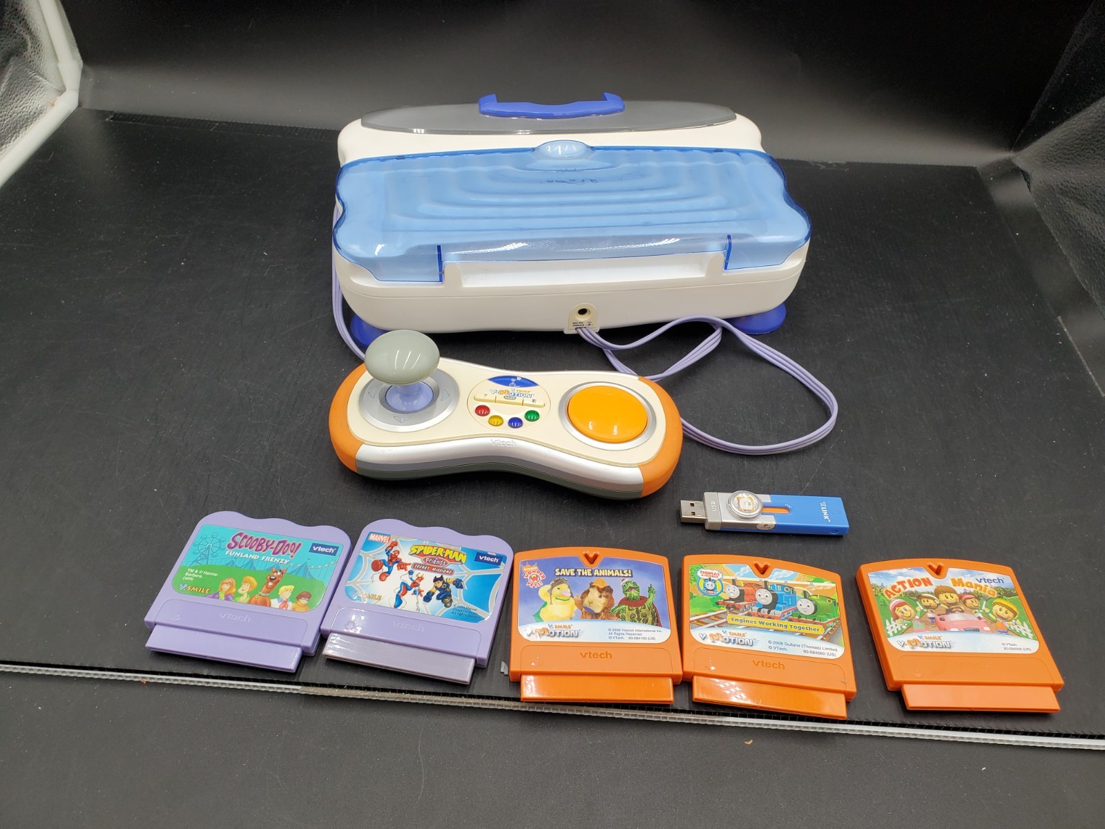 Vtech V.Smile V-Motion Active Learning Gray Console w/5 Cartridge game powers up