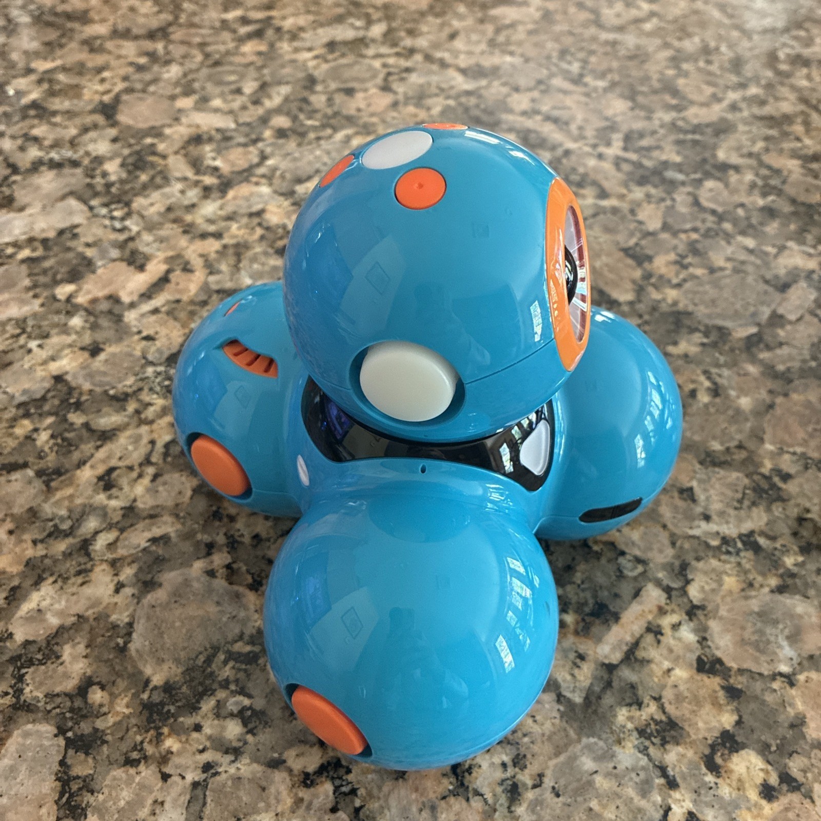 Wonder Workshop DA01 Dash Robot – Blue- Your Interactive Robotic Companion