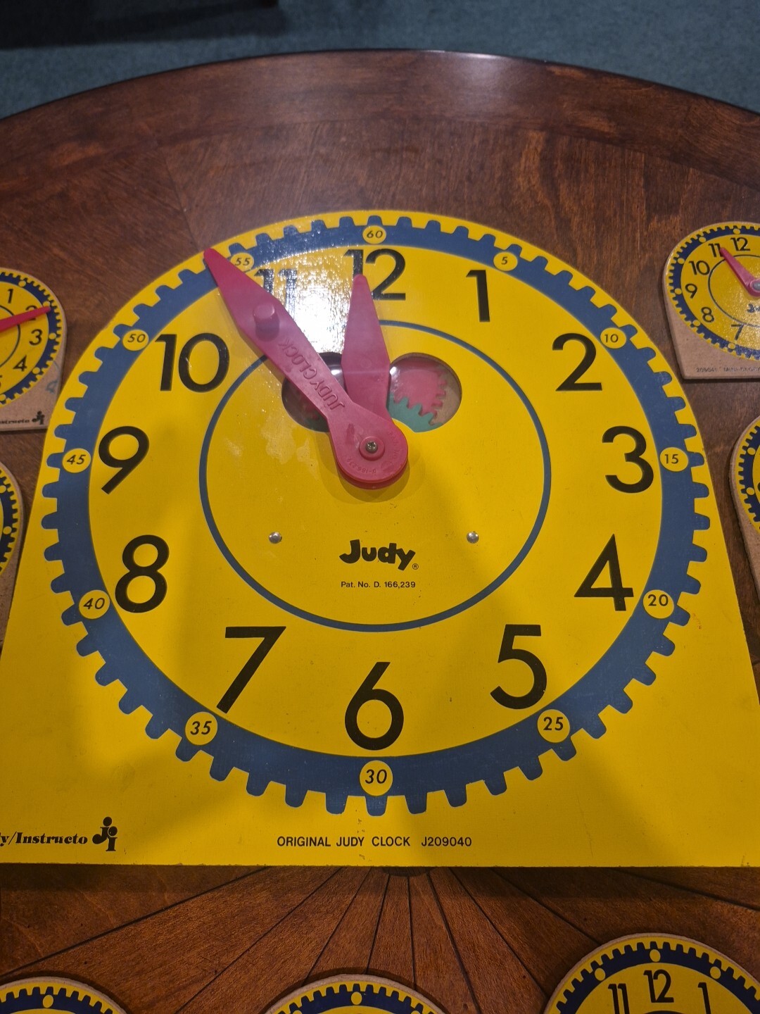Learning Resources Big Time Student 12 Hour Clock And 18 Judy Mini-Clocks Lot