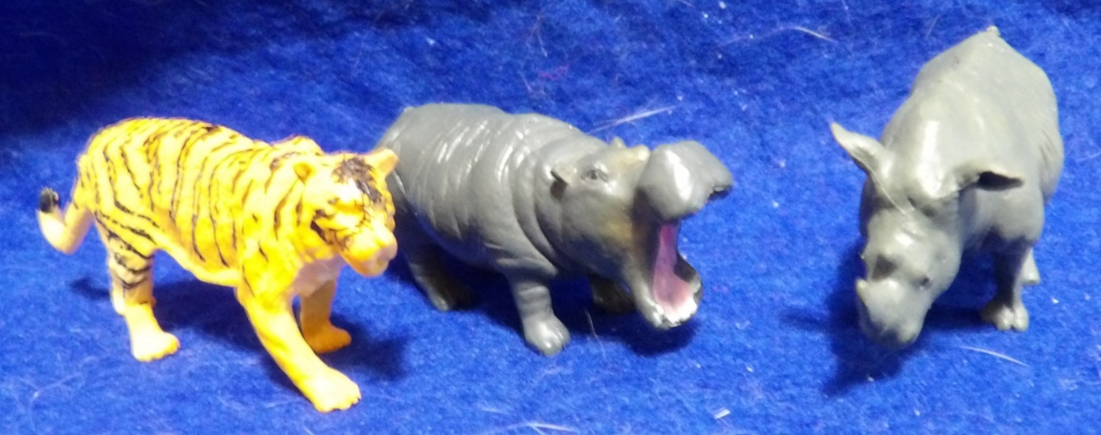 12 Neat Small Composit Zoo Animals Giraffe 2 7/8″ Tall to Crocodile 2 1/2″ Long