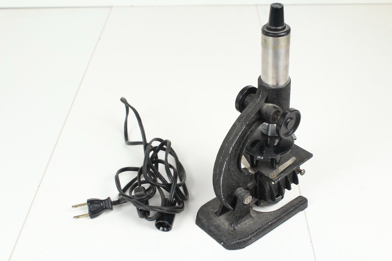 Lionel Porter Microcraft Student Microscope w/Metal Case MCM VTG UNTESTED READ
