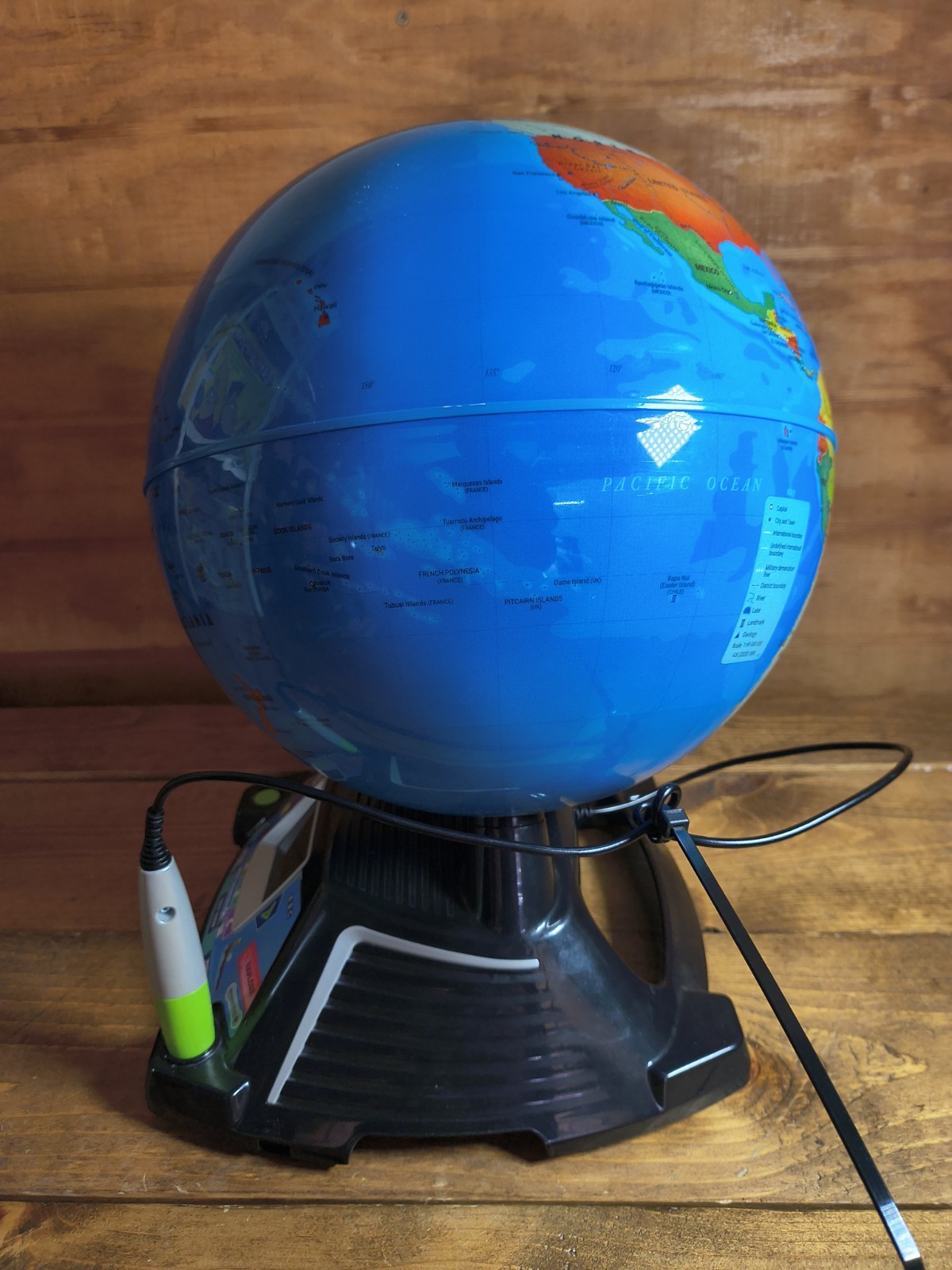 Leapfrog Magic Adventures Globe w/ LCD Integrated Video Screen Display