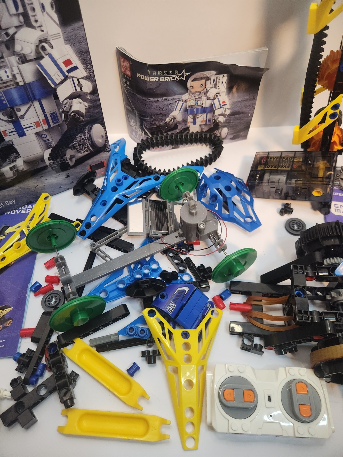STEM Thames & Kosmos Engineering Makerspace Power Brick Robot & Vehicle Set –…