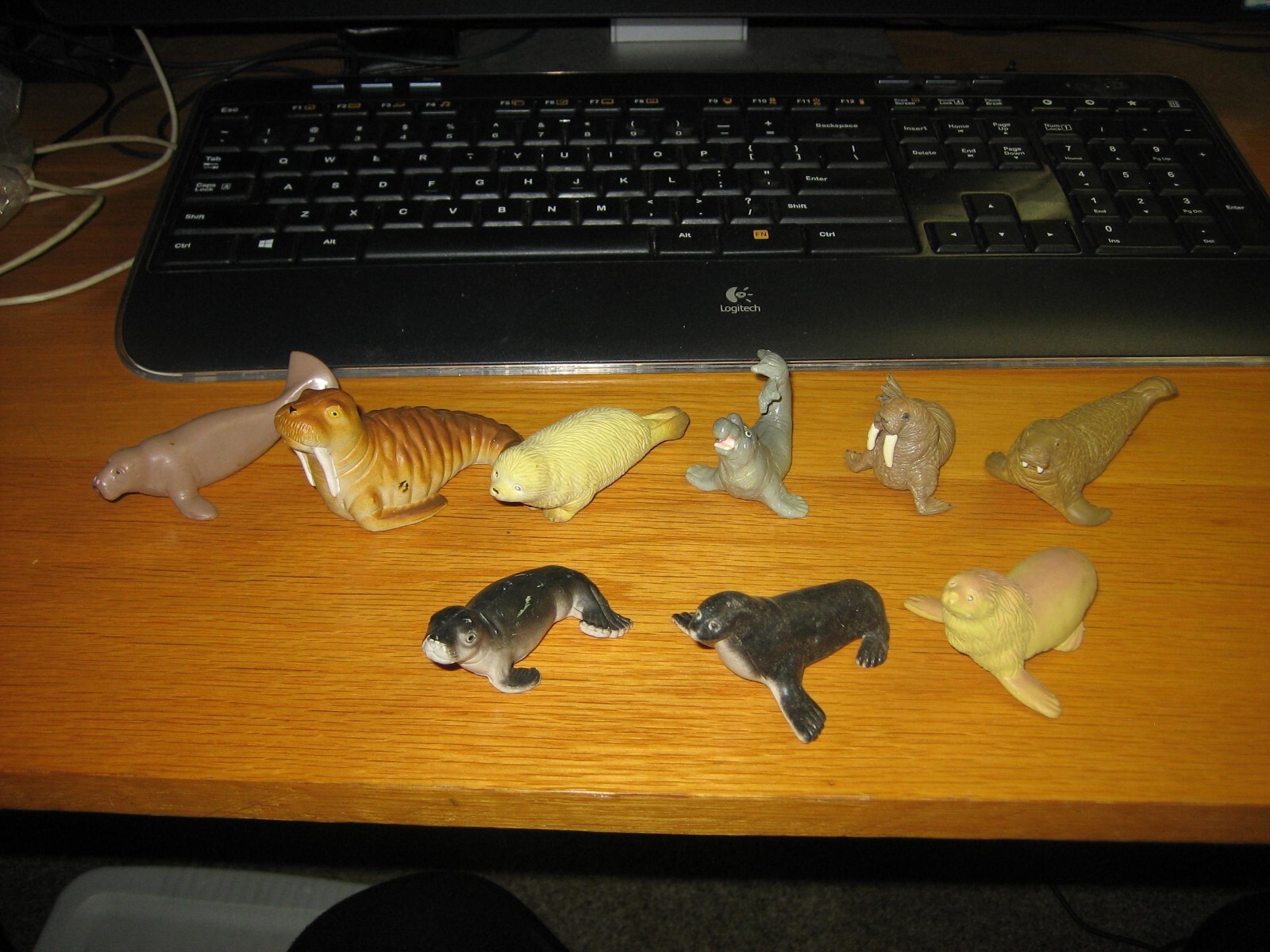 MIXED LOT OF 9 SEA MAMMALS 2″ – 3″ SAFARI,FUNRISE & OTHERS