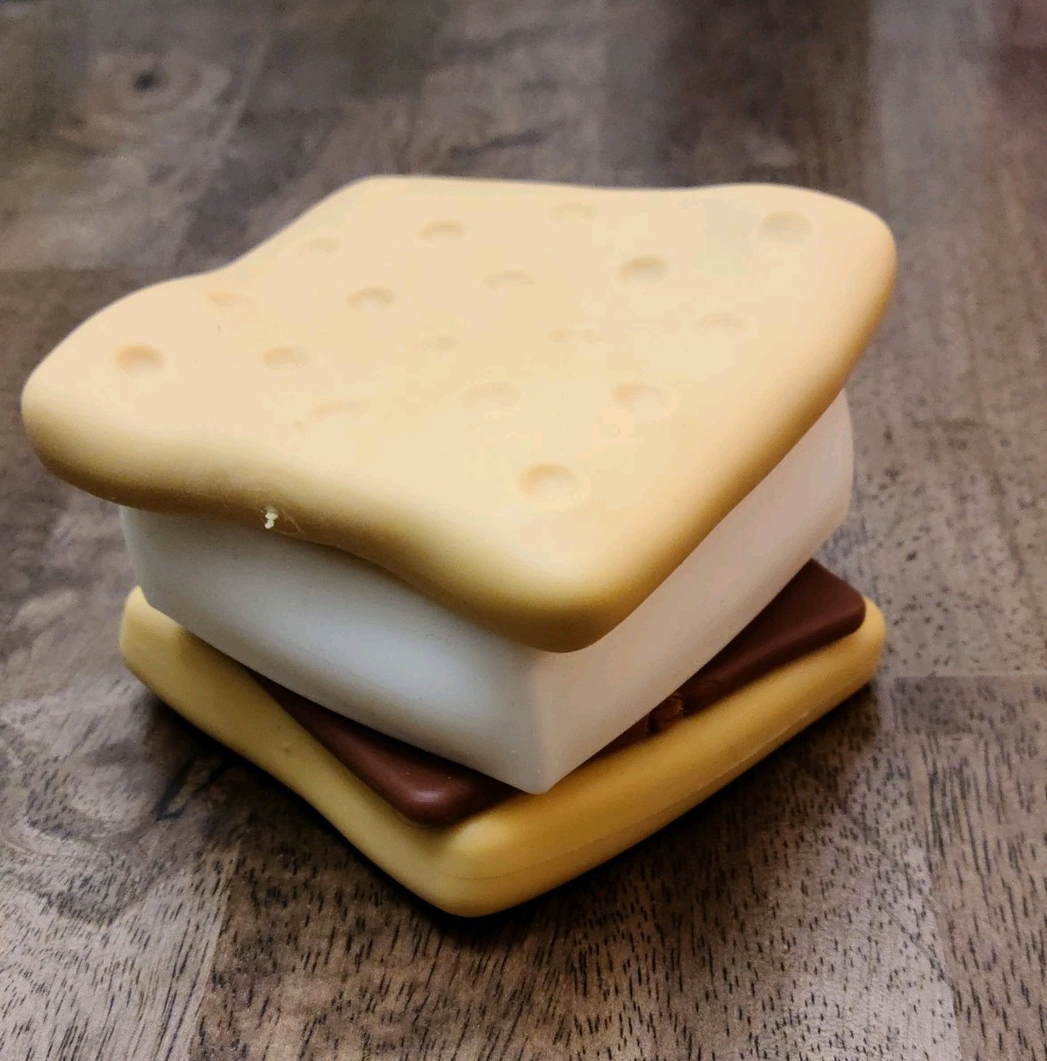 Squishy Food Toy Mega Size S’more Scented – 1X Brand New unopen – Sample Shown